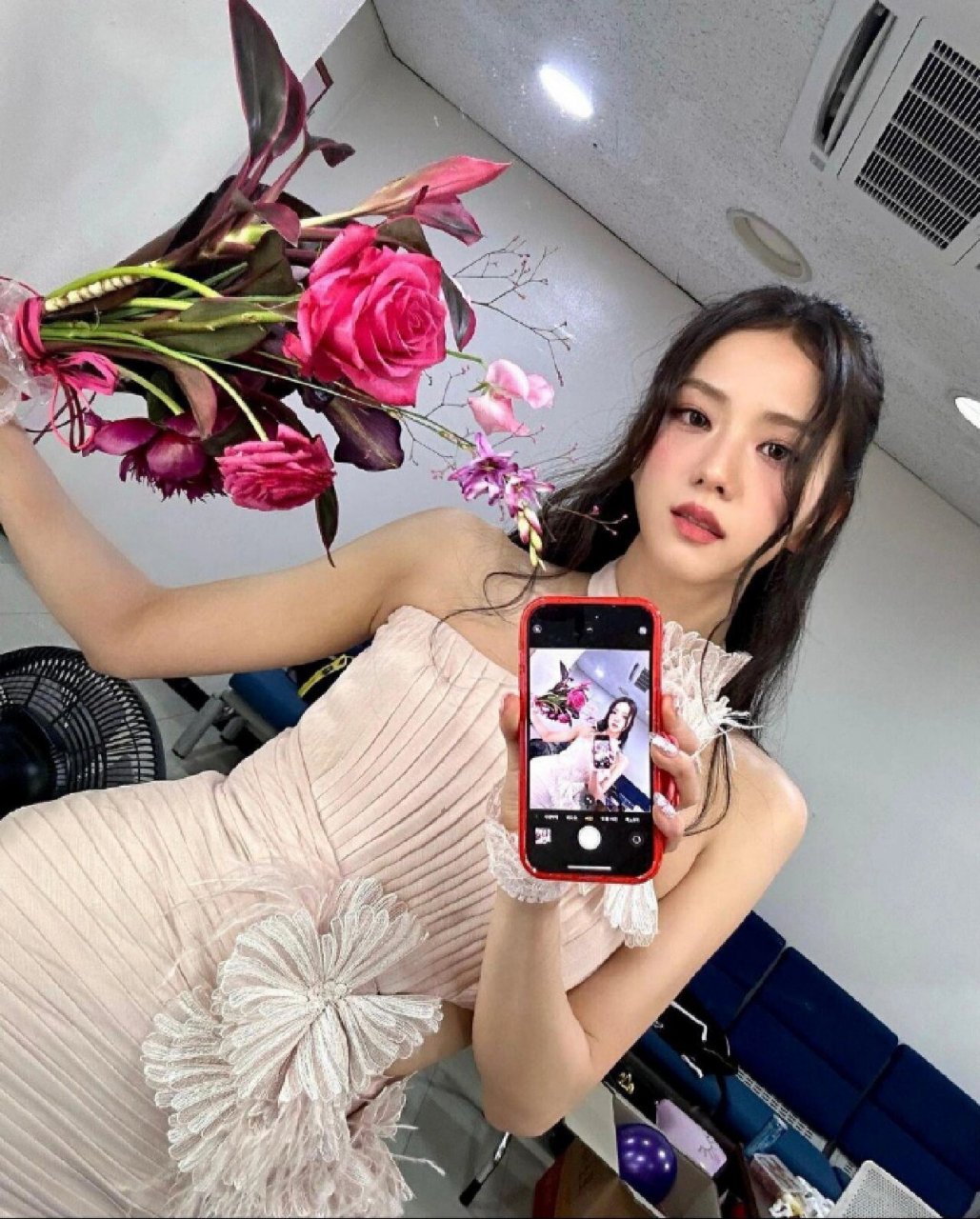 03jisoo稀有图 03求图→关注 私信