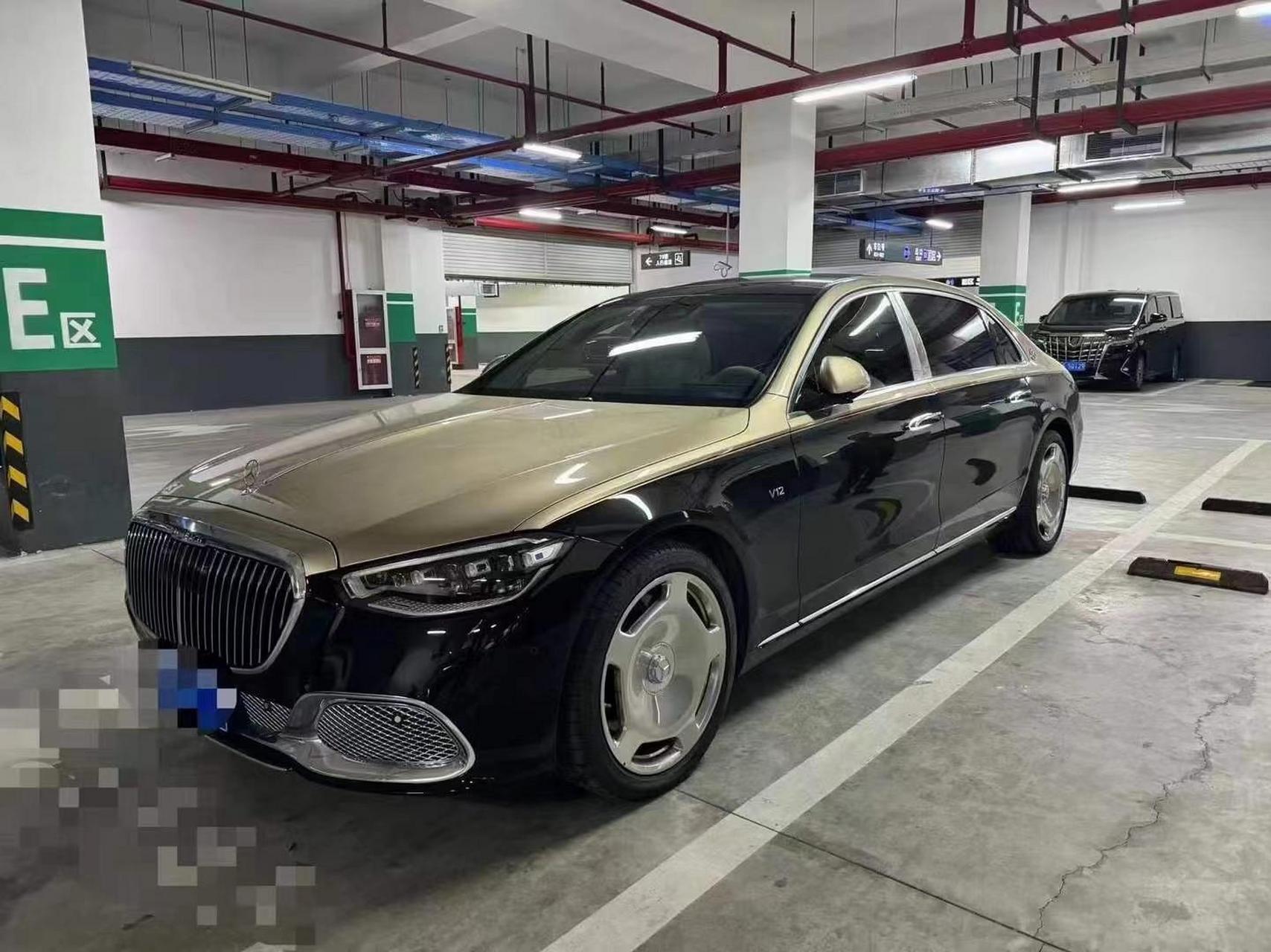 23年9月上牌,迈巴赫s680,2300公里,黑金双拼加价30万  购置税77豪车