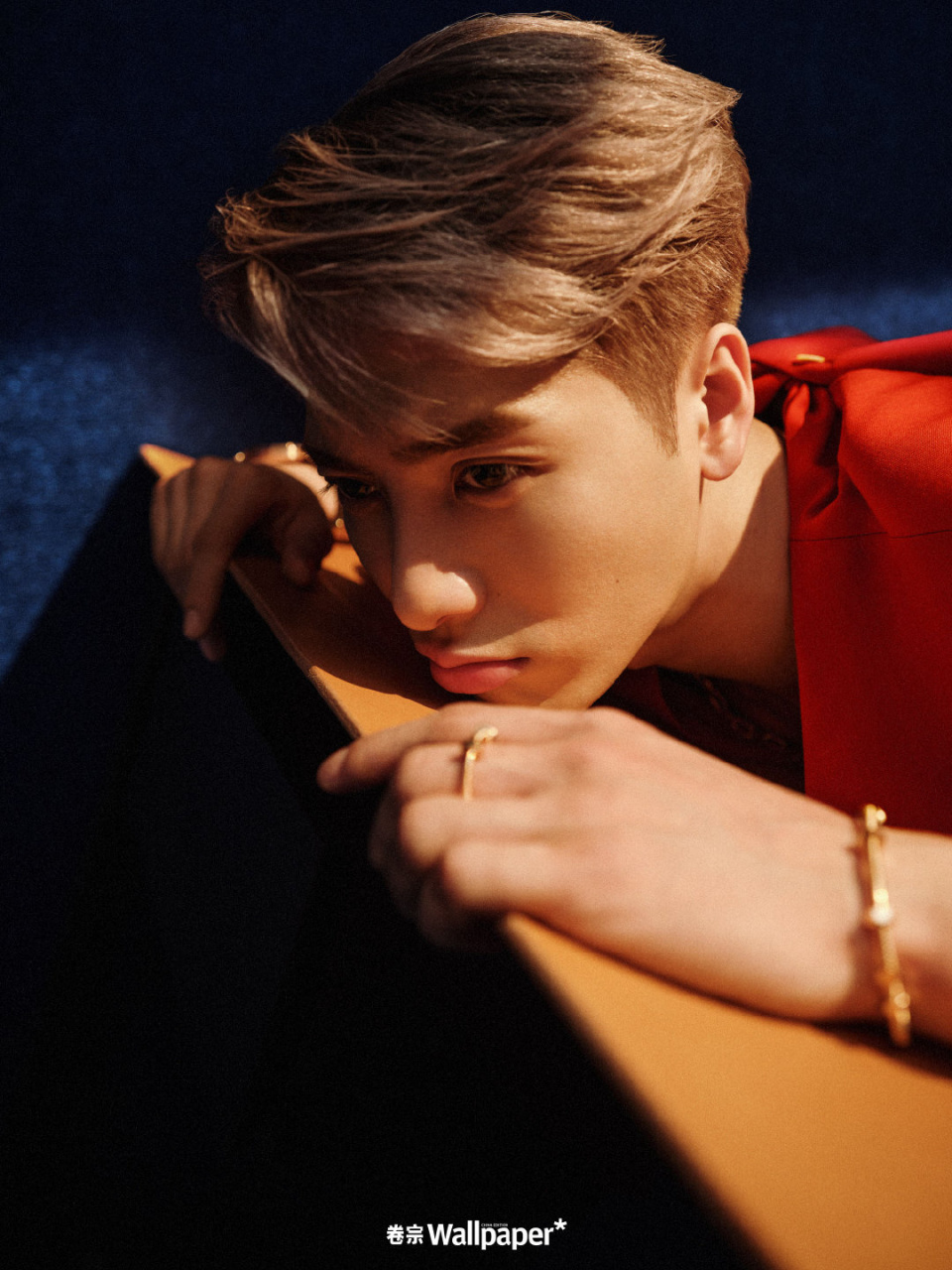 当所有秩序被重组,poltrona frau get back沙发与王嘉尔登上《卷宗》