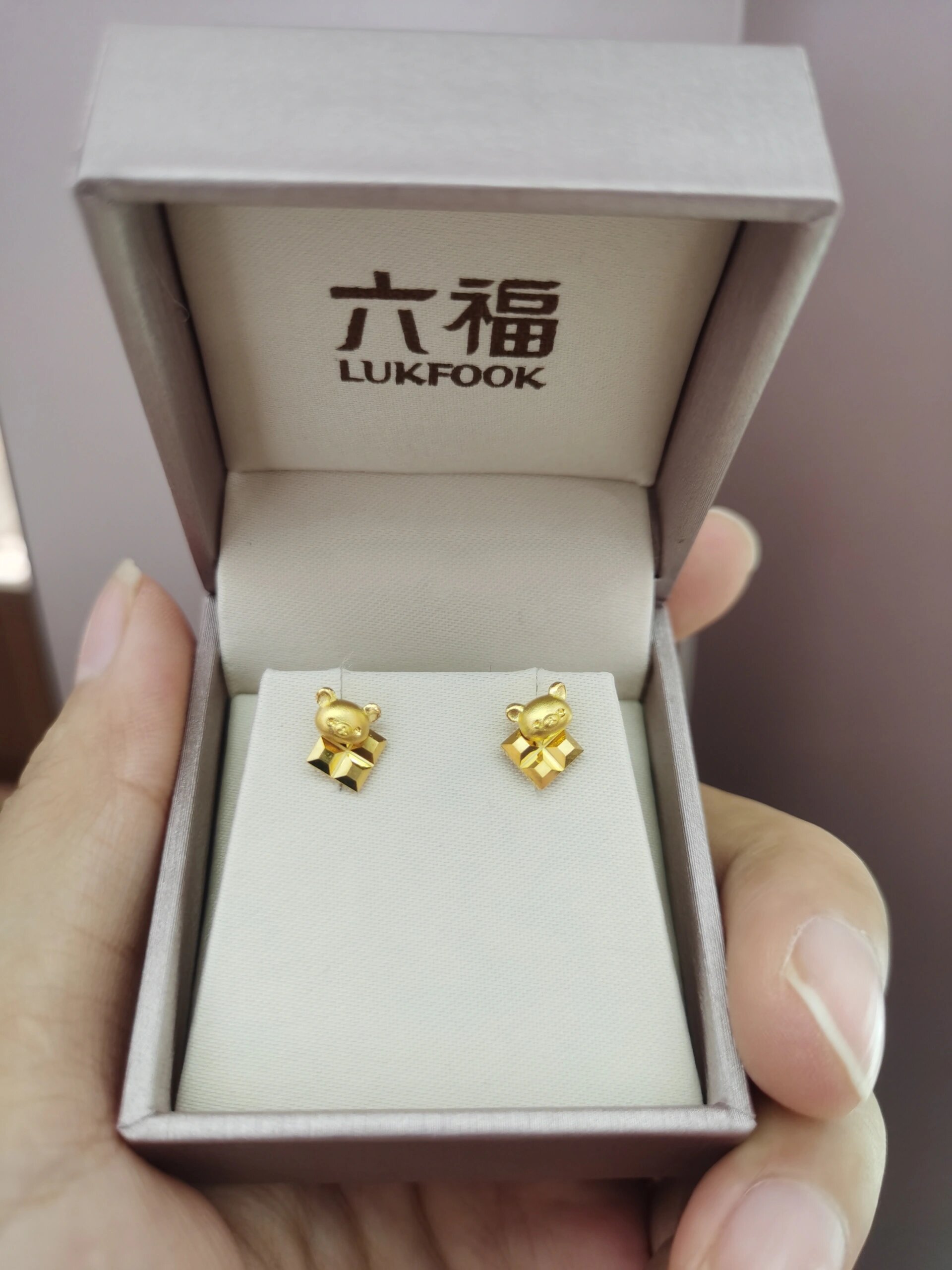 六福珠宝耳钉来袭 又好看又飒的黄金耳钉来袭