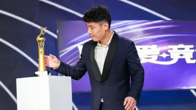 赛季最佳表现球员颁奖典礼隆重举行