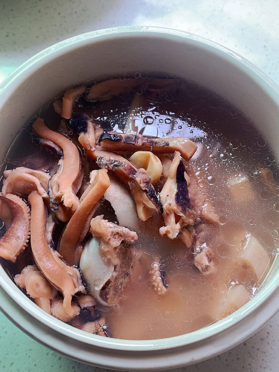 墨鱼莲藕排骨汤91补肝血     羡羡最爱的莲藕排骨汤已经很好喝了,谁