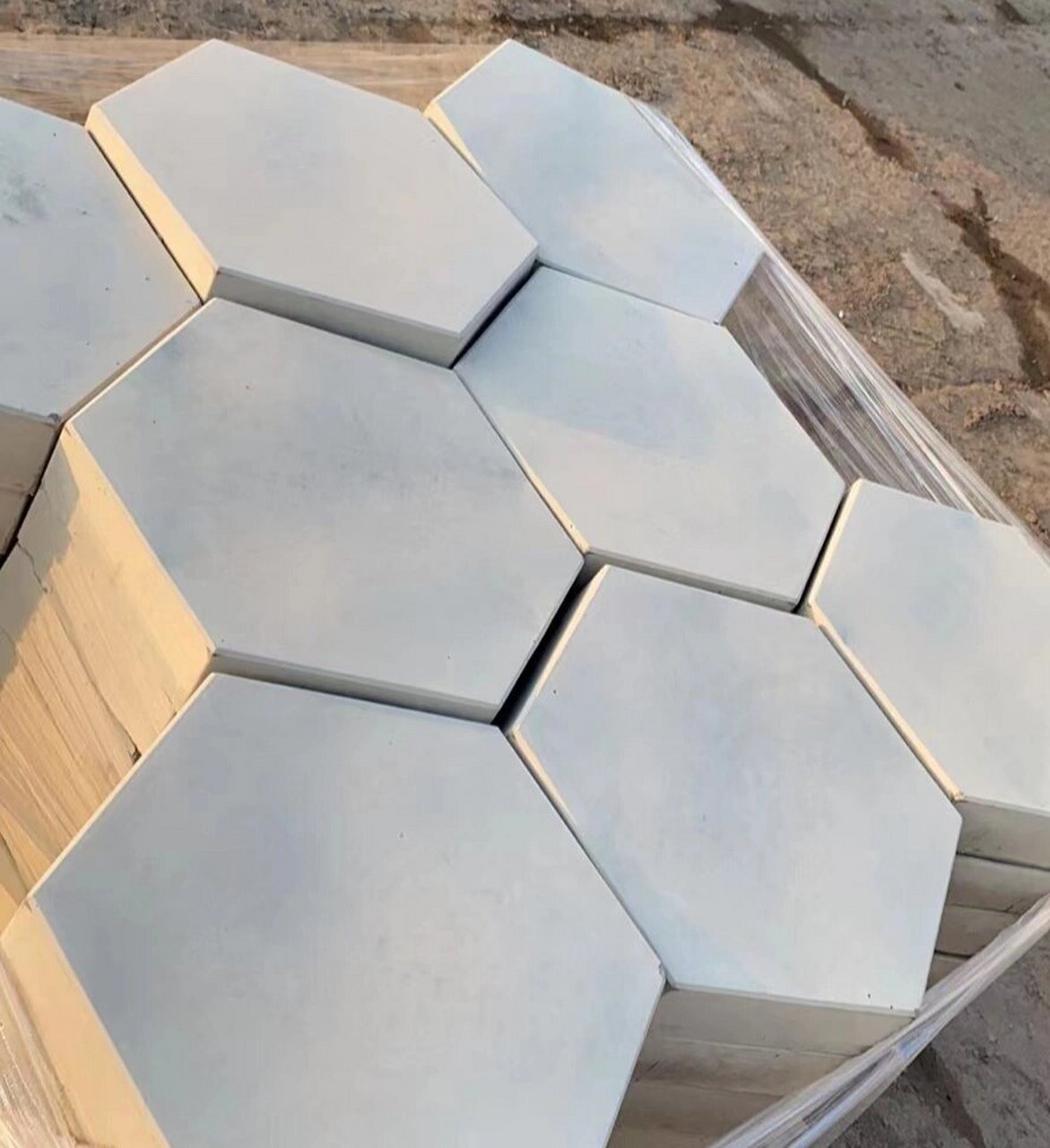 混凝土六角砖 河道护坡砖预制机压六角实心砖六角空心砖