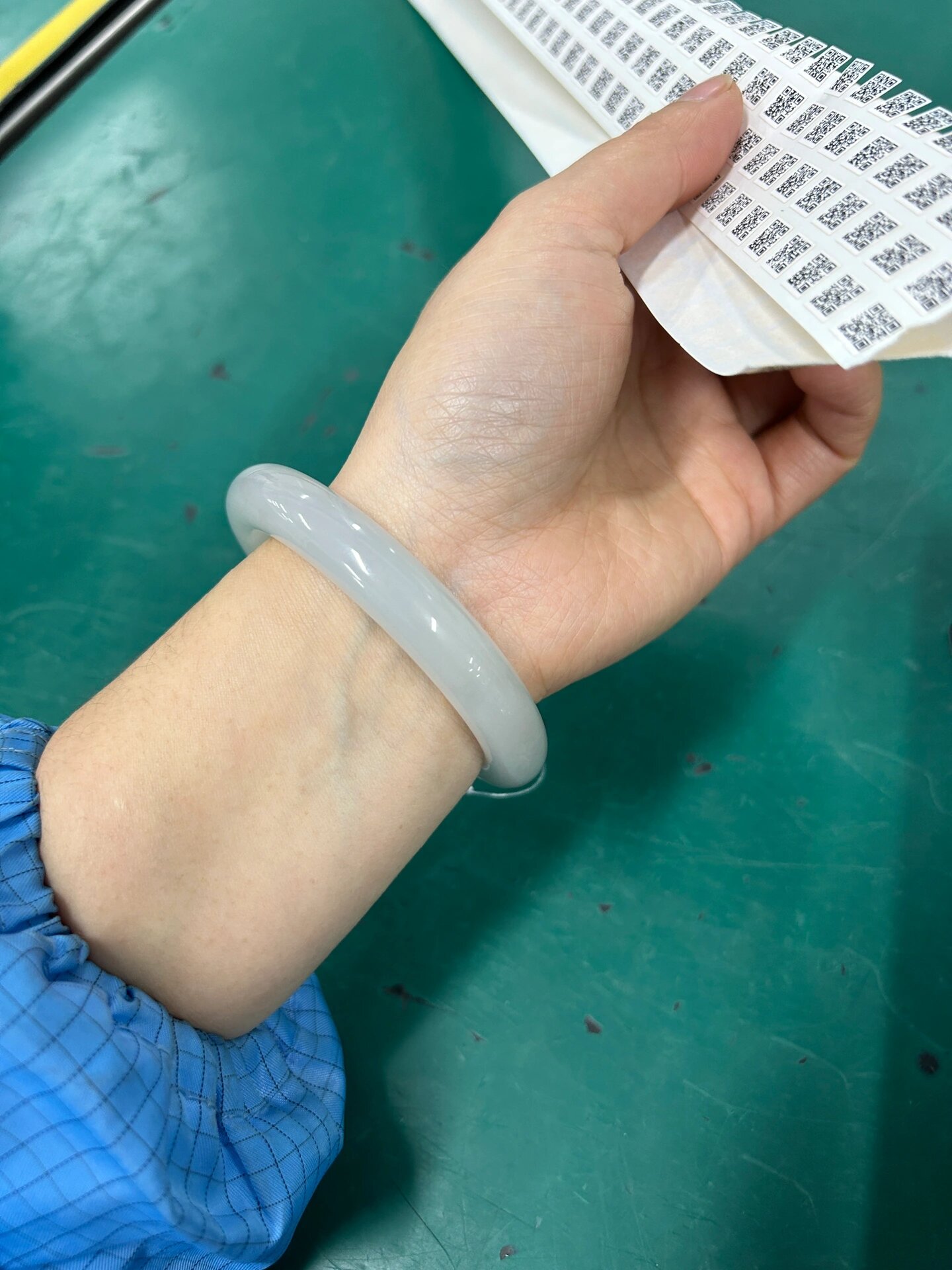 和田玉的冰烟紫手镯值得留吗?