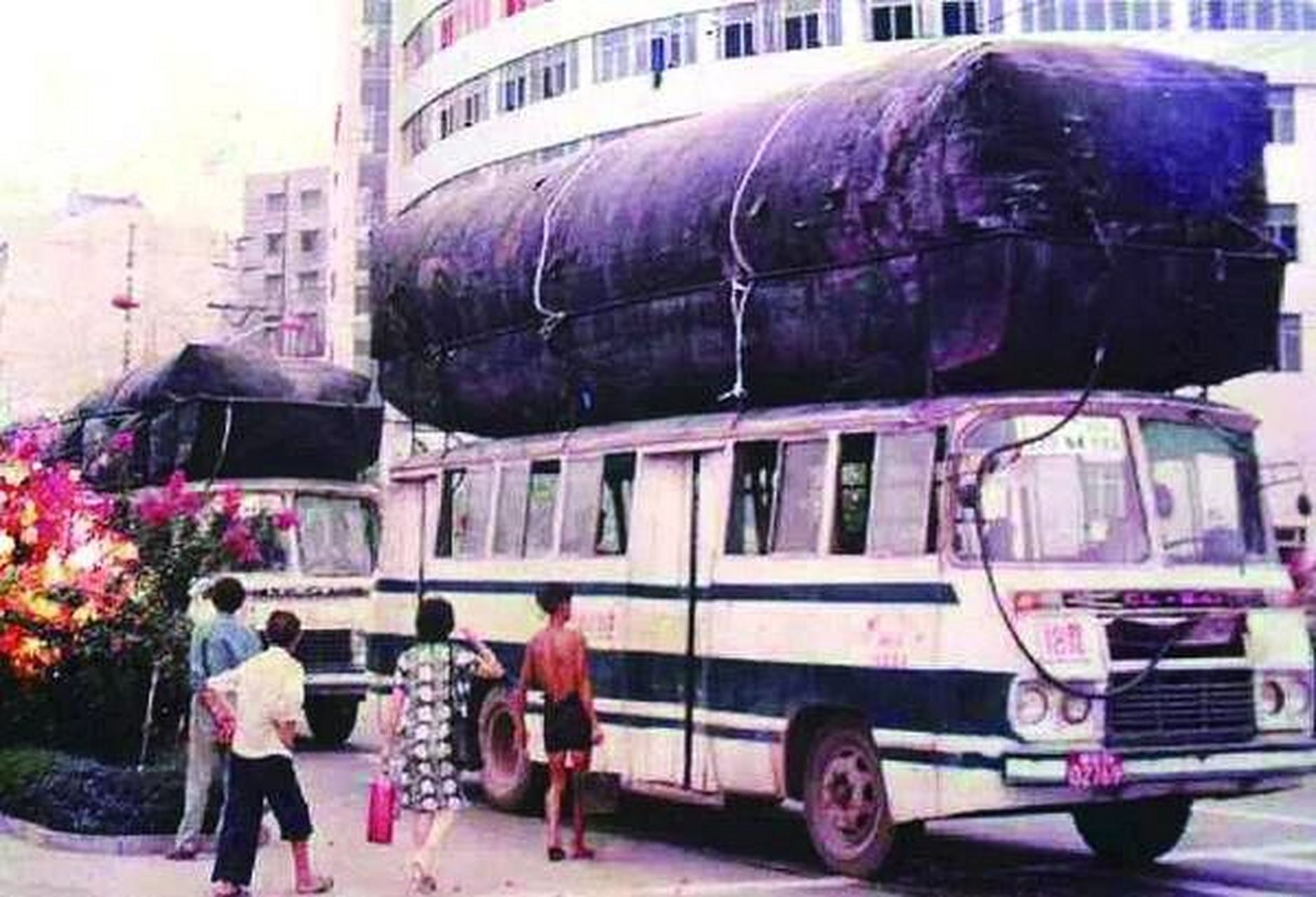 "打肿脸充胖子"的气包车 气包车是一种源于我国60年代初的石油短缺