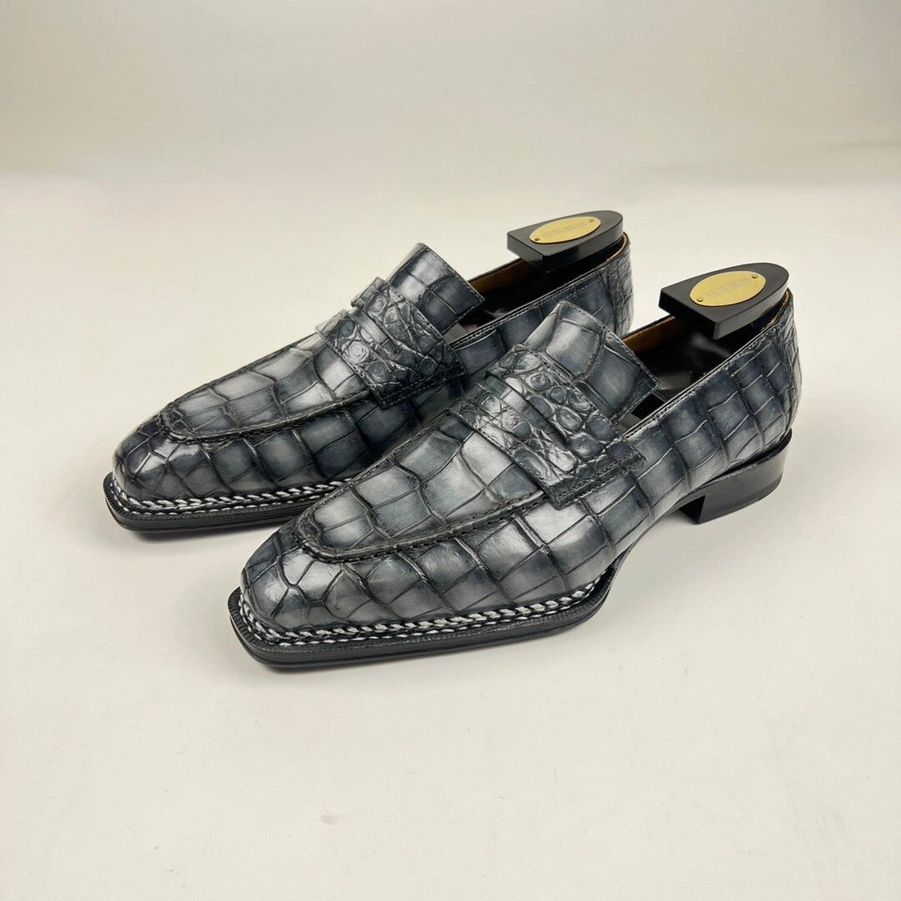 选择琴底手工皮鞋的几个你不知道的好处 穿琴底手工皮鞋有以下几点