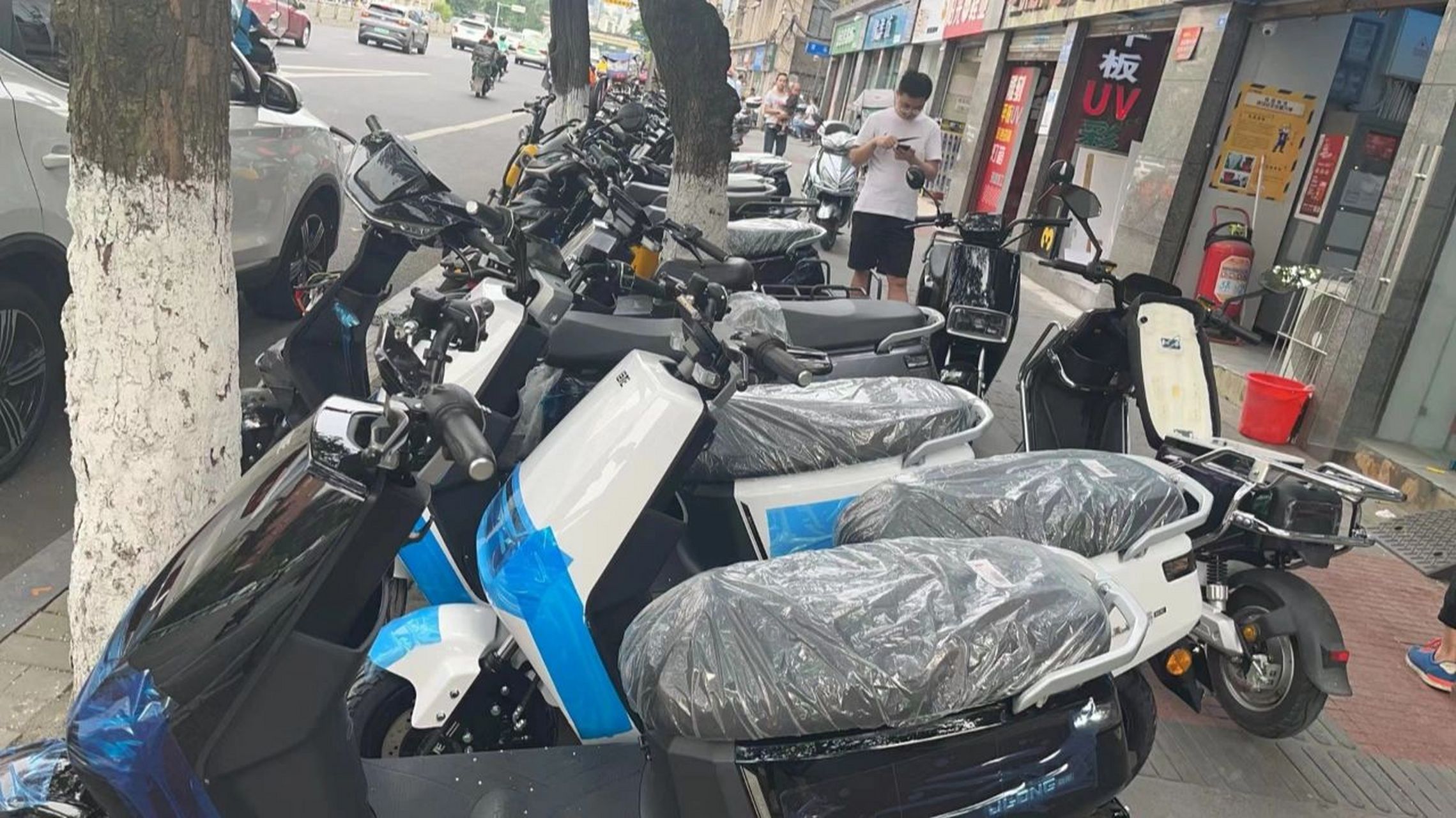 电动车 新车二手车出租,月租200～350,搭配 e换电 外卖车 电动车