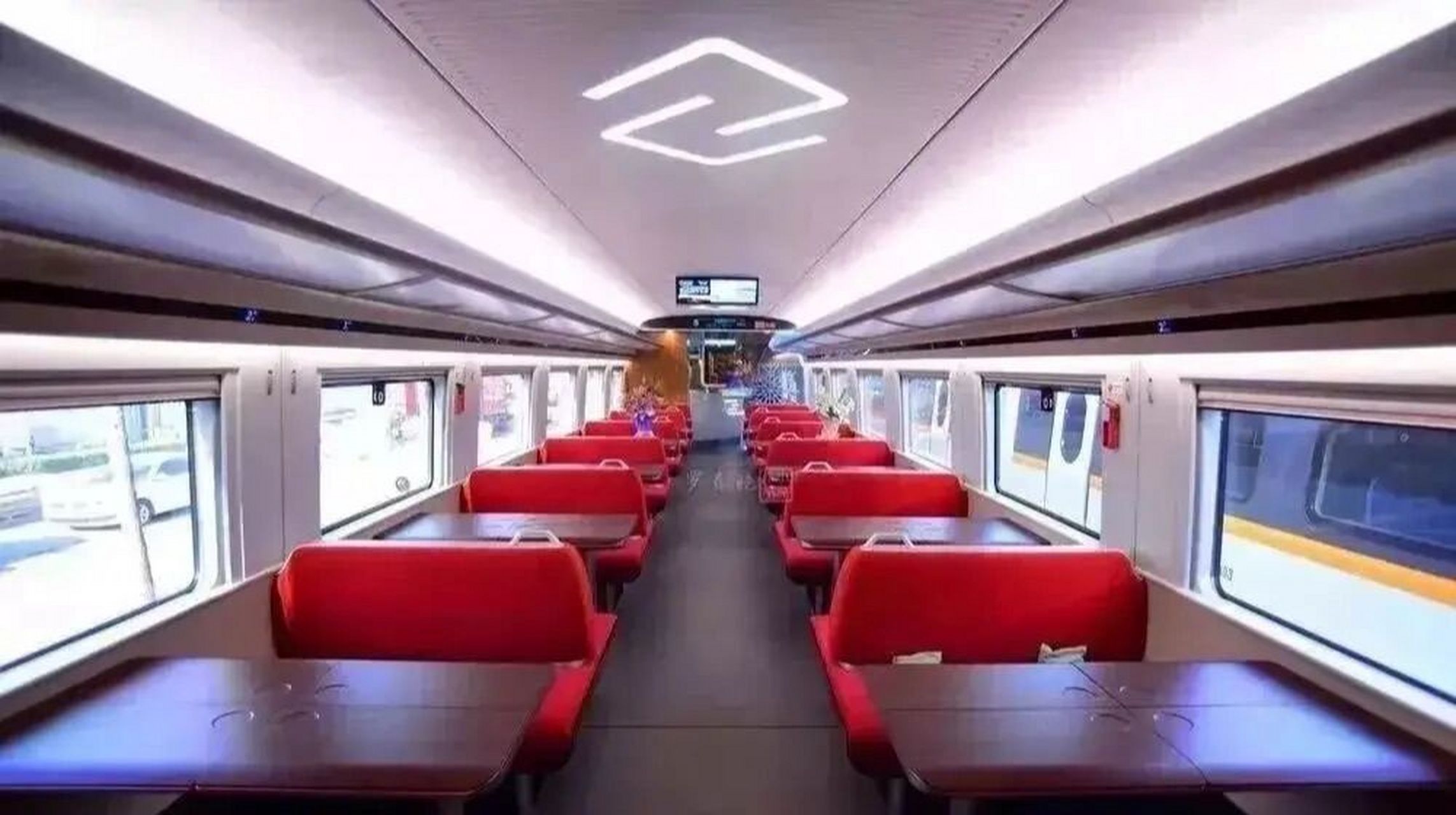 高铁餐车车厢图片