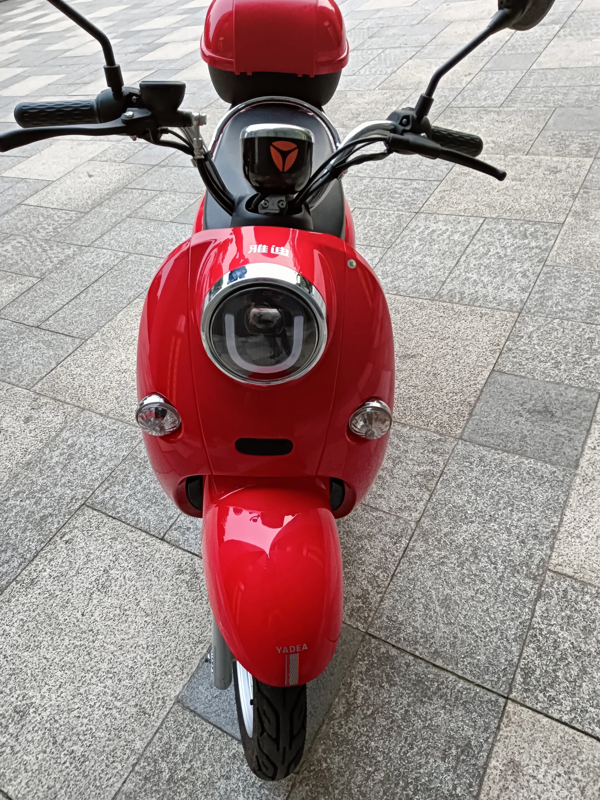 九九成新雅迪高端米彩小龟 新车买来基本没用,只跑了七百多公里.