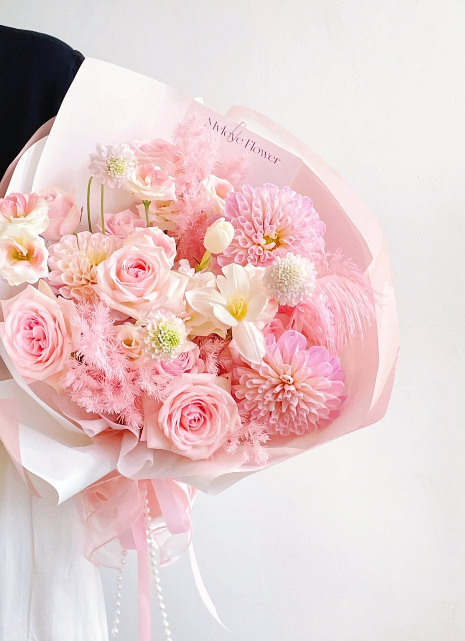 粉色花束 一束随意搭配的粉色花束