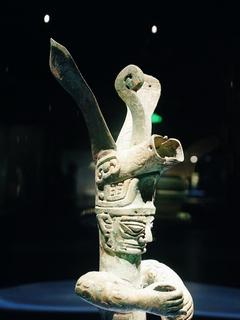 三星堆遗址位于四川省广汉市西北的鸭子河南岸,是一座新石器晚期到