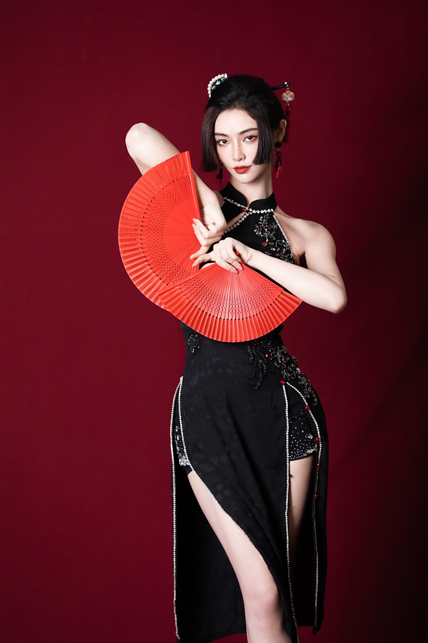 许佳琪旗袍舞台美照造型