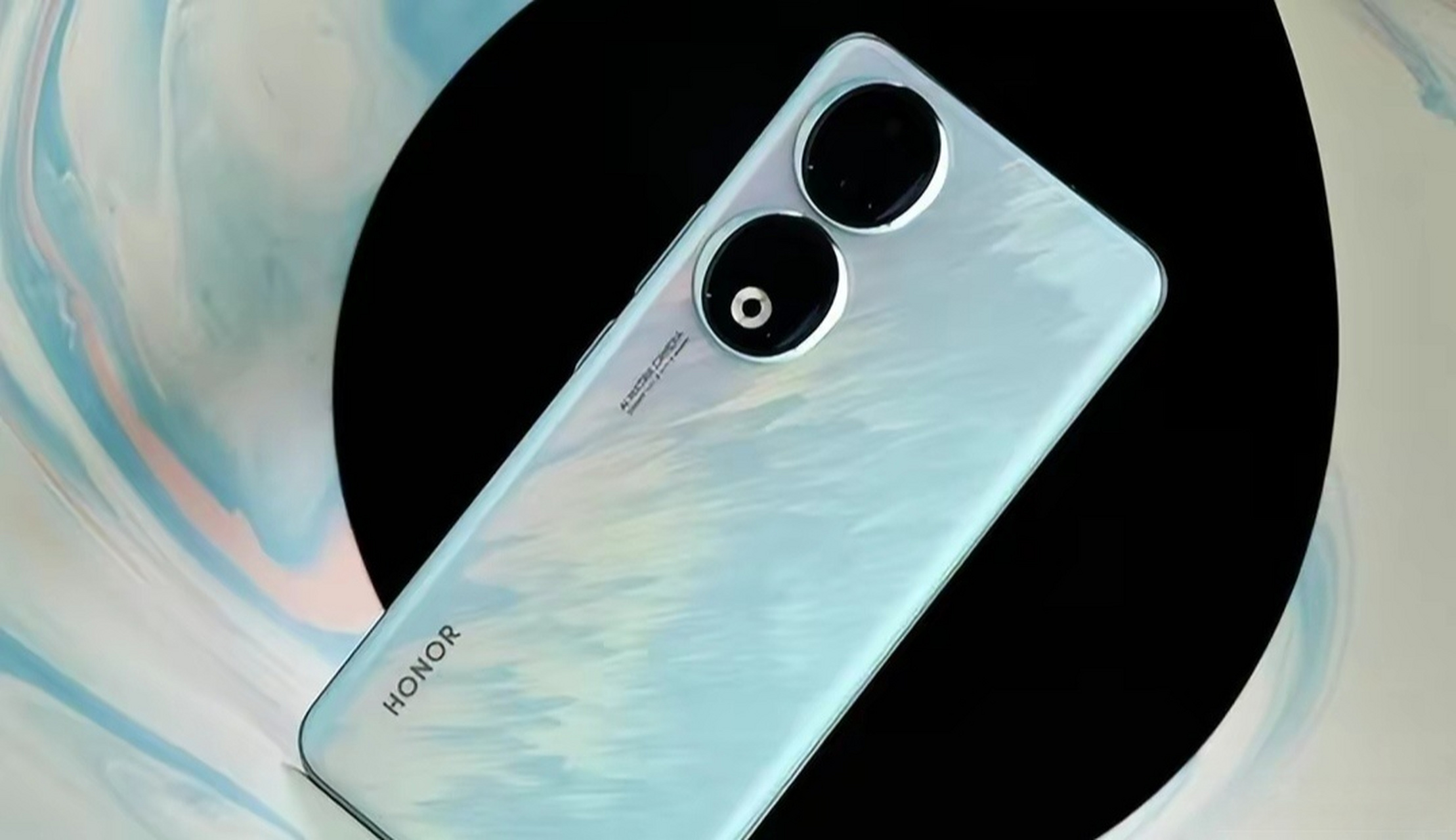 今天和朋友聊起了近视问题,她1300度近视200度散光,摘掉眼镜很近的