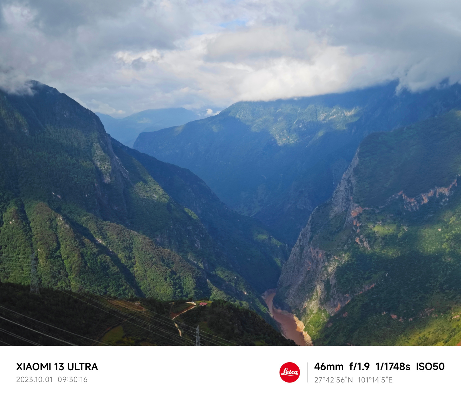 木里藏族自治县的雅砻江大峡谷,海拔四千米的群山环绕,大家感受一下