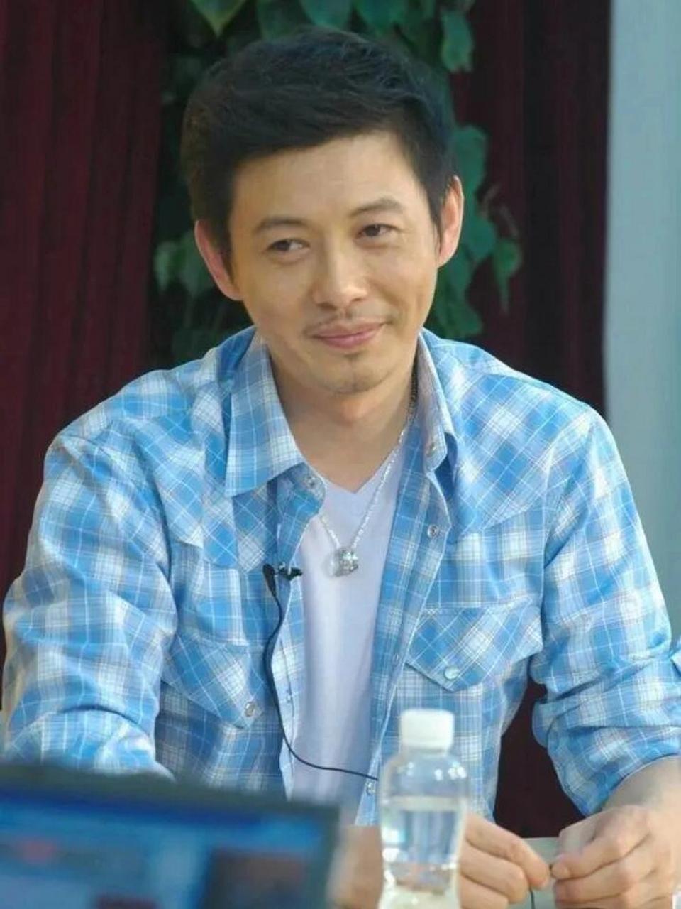 程前:早先的"电视一哥",与董卿相恋6年,如 在中国的电视圈,程前无疑是