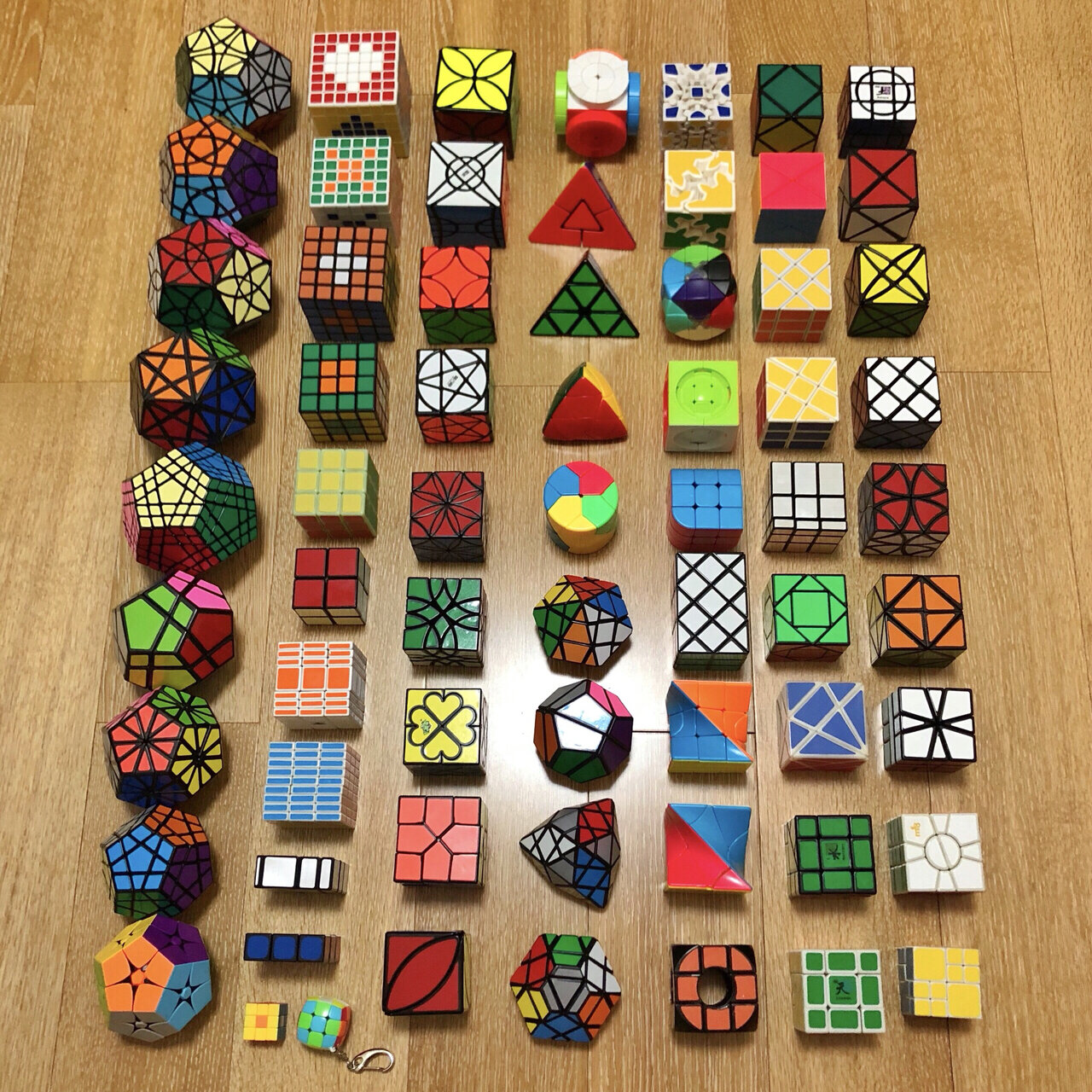 异形魔方大合集
图二是打乱的样子,花了一个小时才全部打乱,陆陆续续