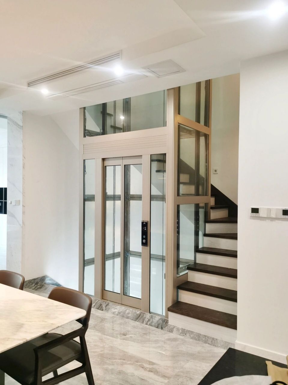 曳引别墅电梯|四面观光玻璃 简洁安全 93简约精致,低调不失高级感