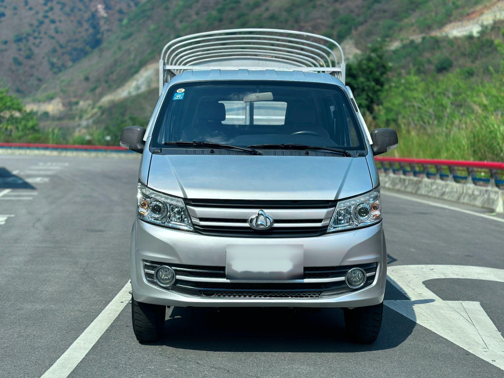 买下2023年上牌 刚95一年的长安跨越王x5 双排后双轮!