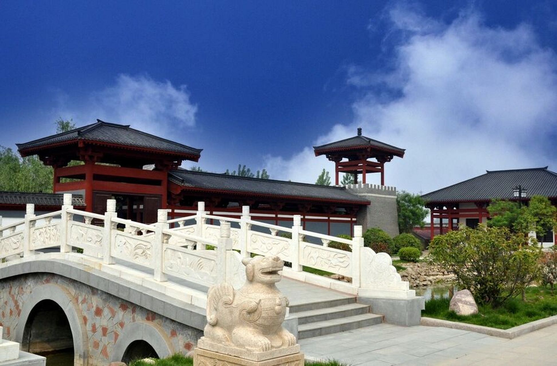 商丘景点 商丘古城,应天书院,火神台,日月湖,商祖祠,芒砀山