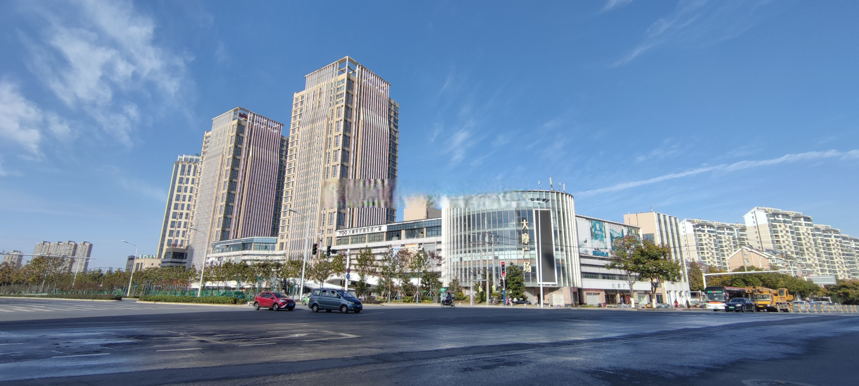 合肥5号线望湖城西地铁口的大摩广场,因经营惨淡,开发商早已宣布停业.