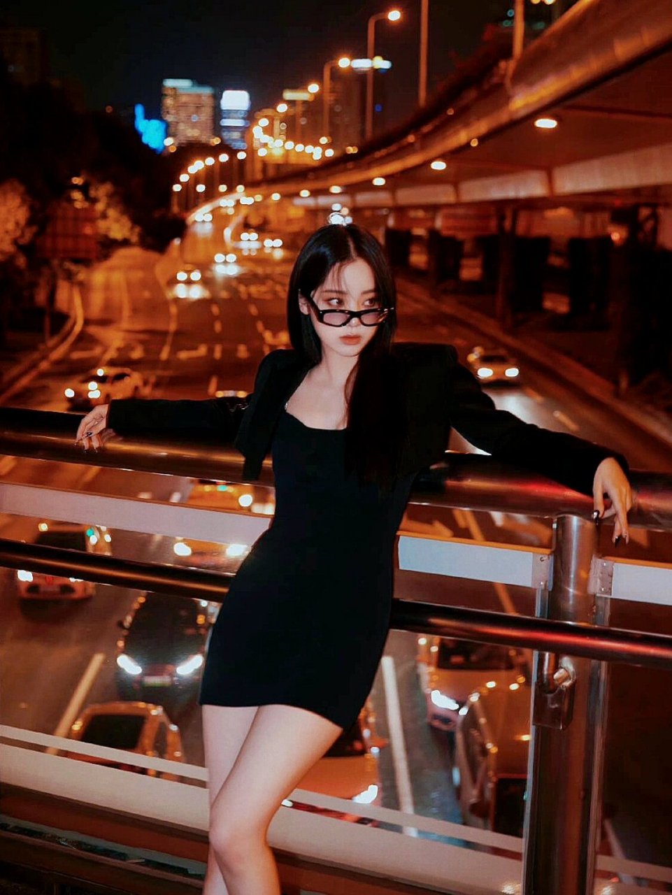欧阳娜娜|cool girl夜景街拍/对镜自拍头像 99 	 会有始料不及的