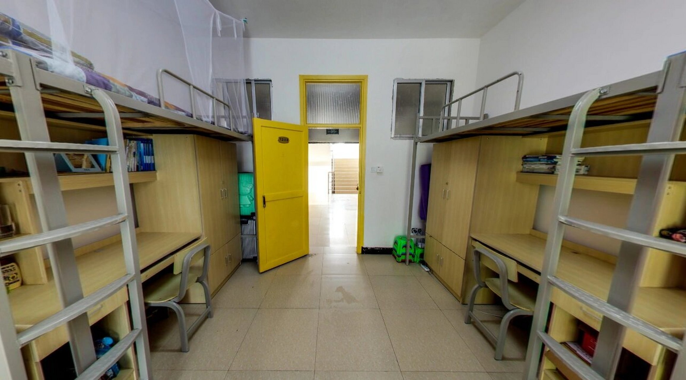 永州职业技术学院新校区,宿舍有4人间,6人间,上铺下柜,单独卫生间,有