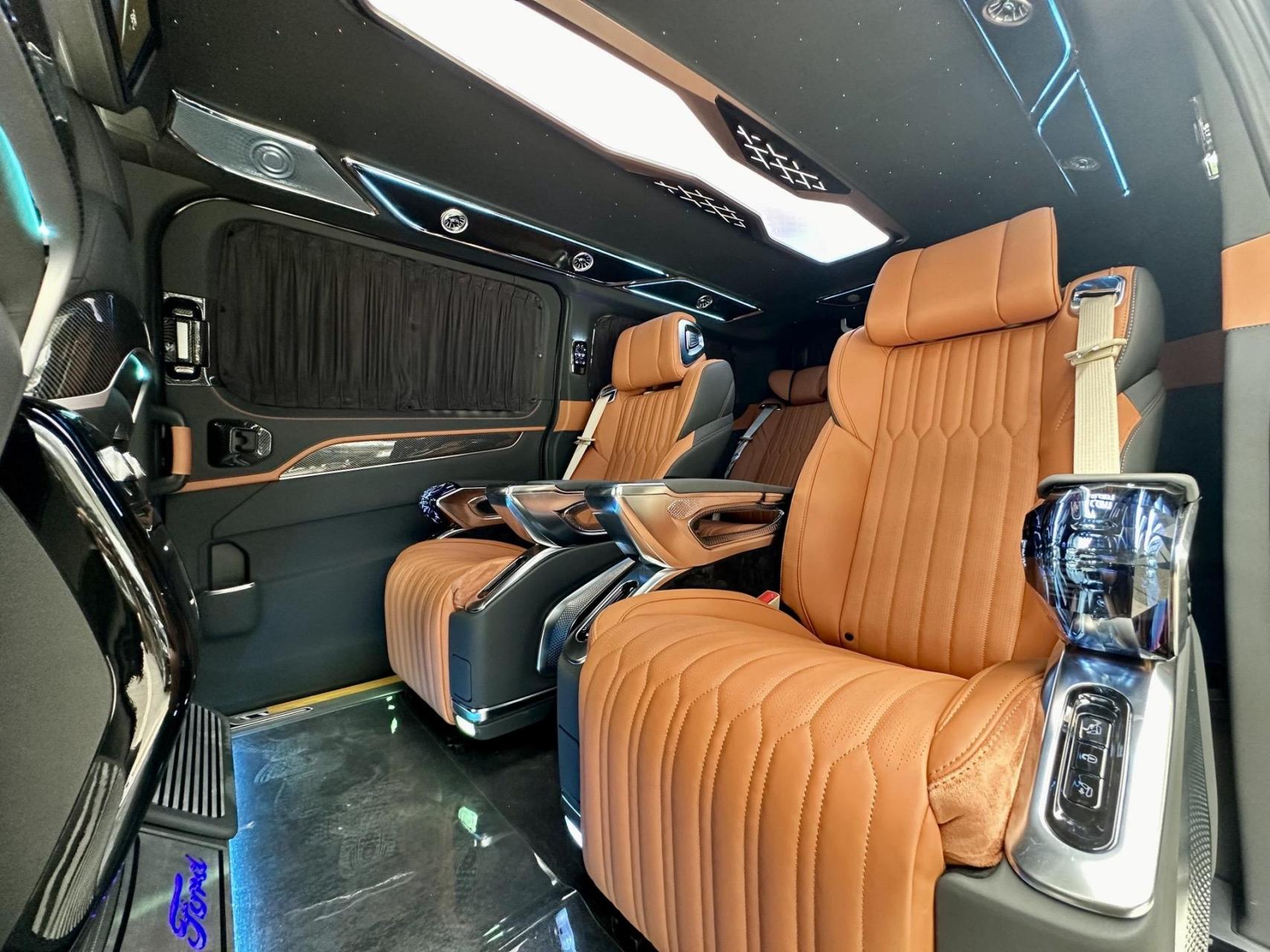 30多万的价格就能满足您对豪华车的所有需求 七座定制商务车是一款
