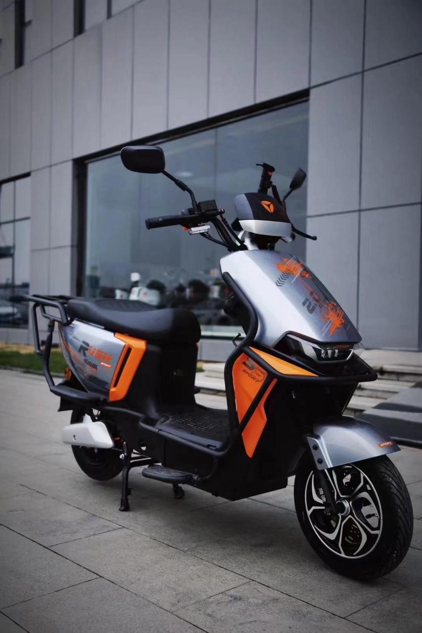 雅迪外卖车超跑gt pro,城市自由穿梭,高效强劲配送! 60-72通配 速度6.