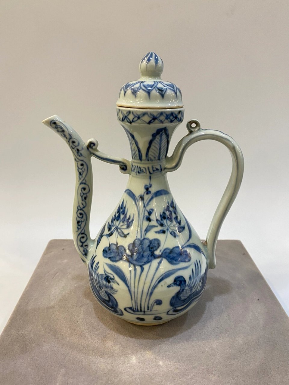 元青花鸳鸯纹执壶