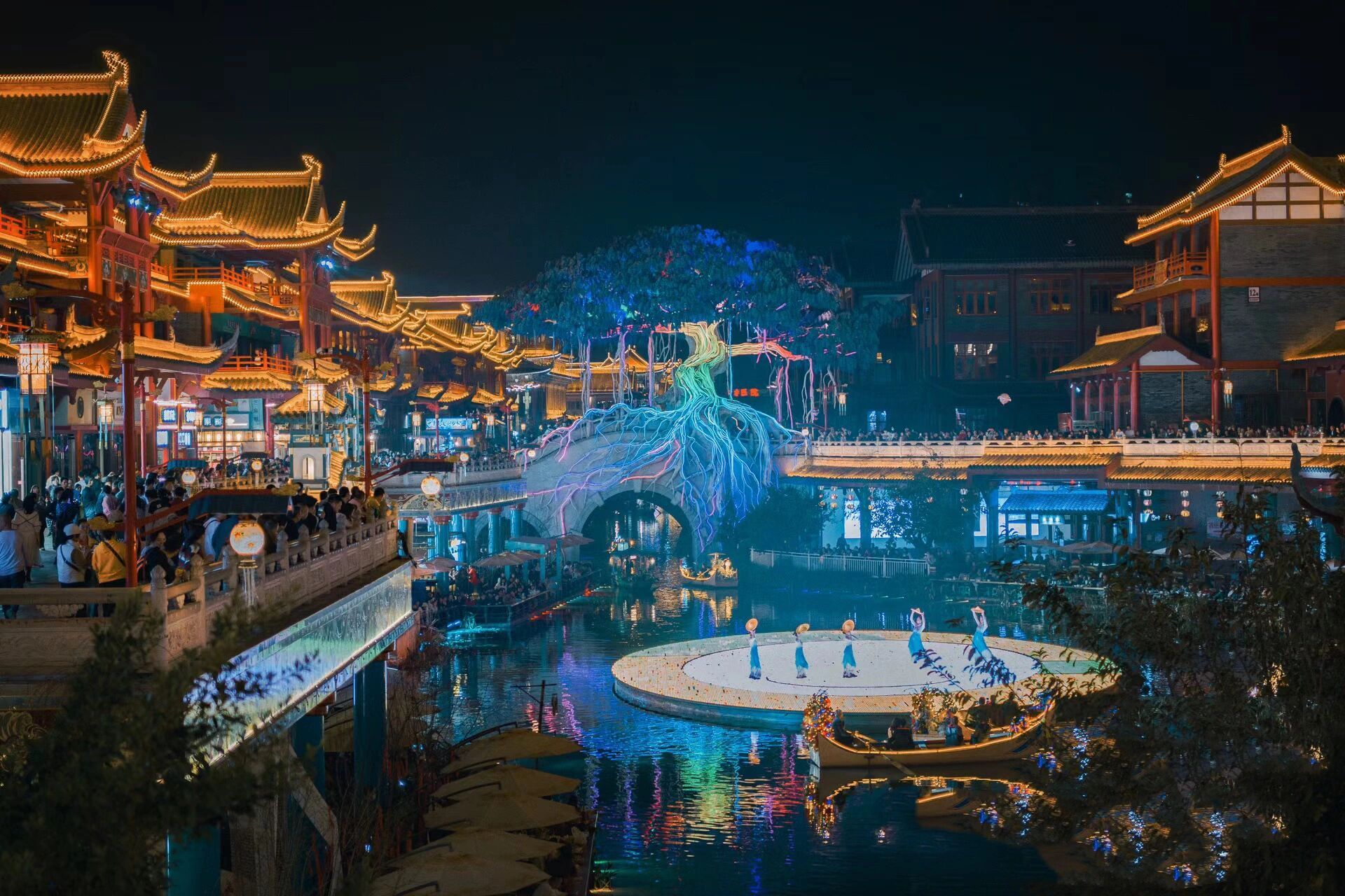 去不了西安,来这个大宋不夜城体验汴梁盛世!