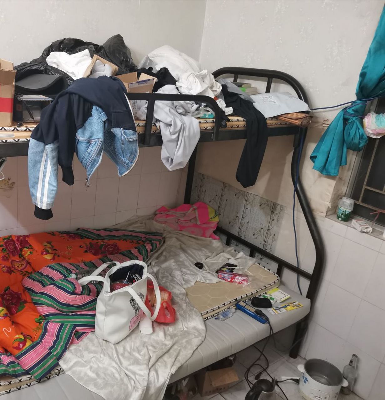 男朋友住的房间,有比这更邋遢的吗