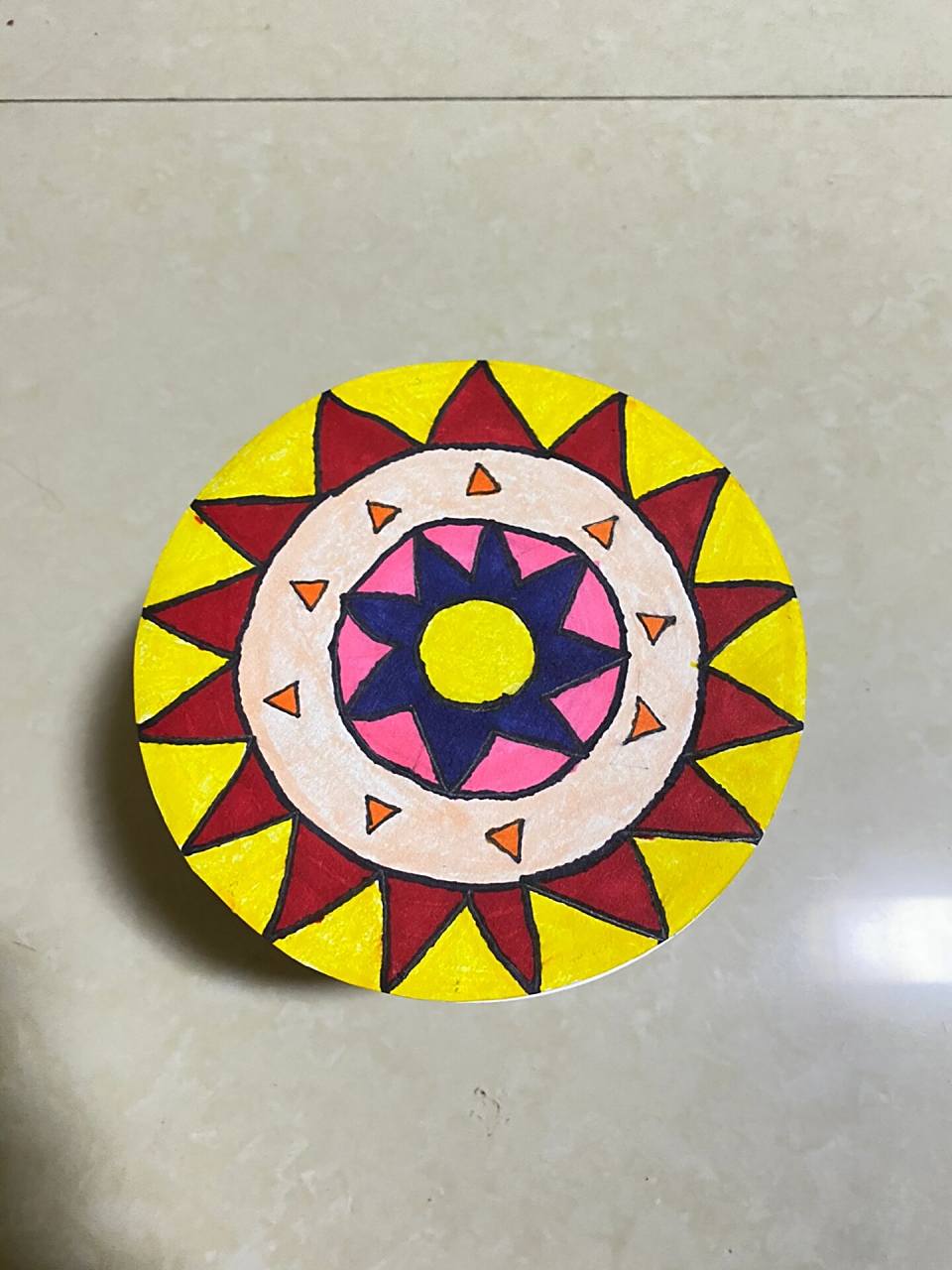 三月三手工铜鼓制作 2个一次性胶溶碗 两张白纸(画上自己喜欢的图案)