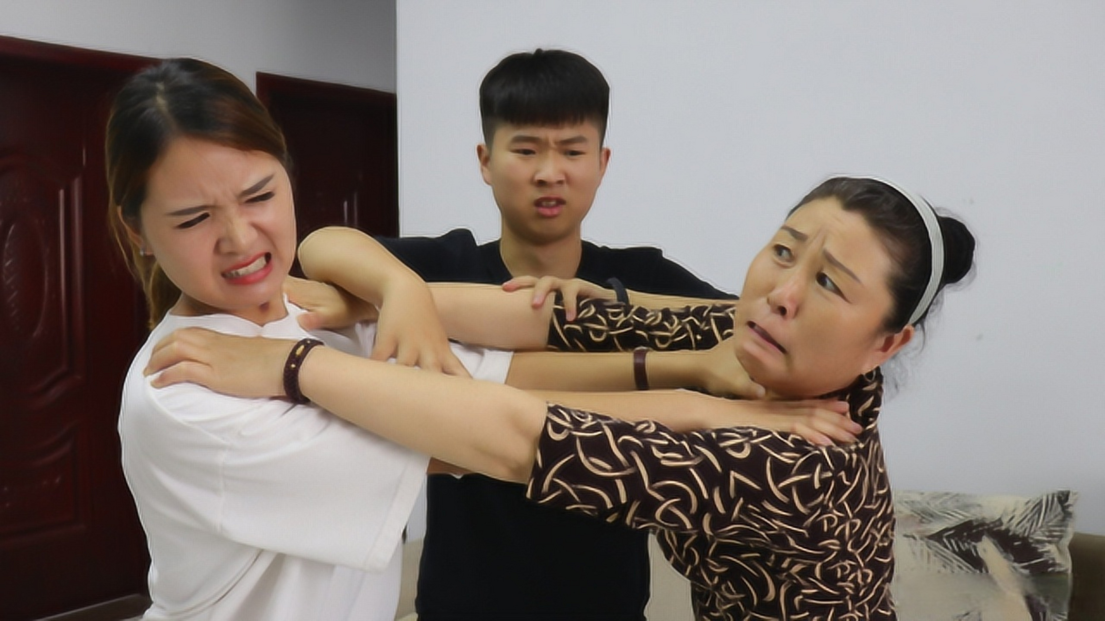 远亲不如近邻,但如果遇到"恶邻",导致邻里矛盾,不仅会影响到彼此的