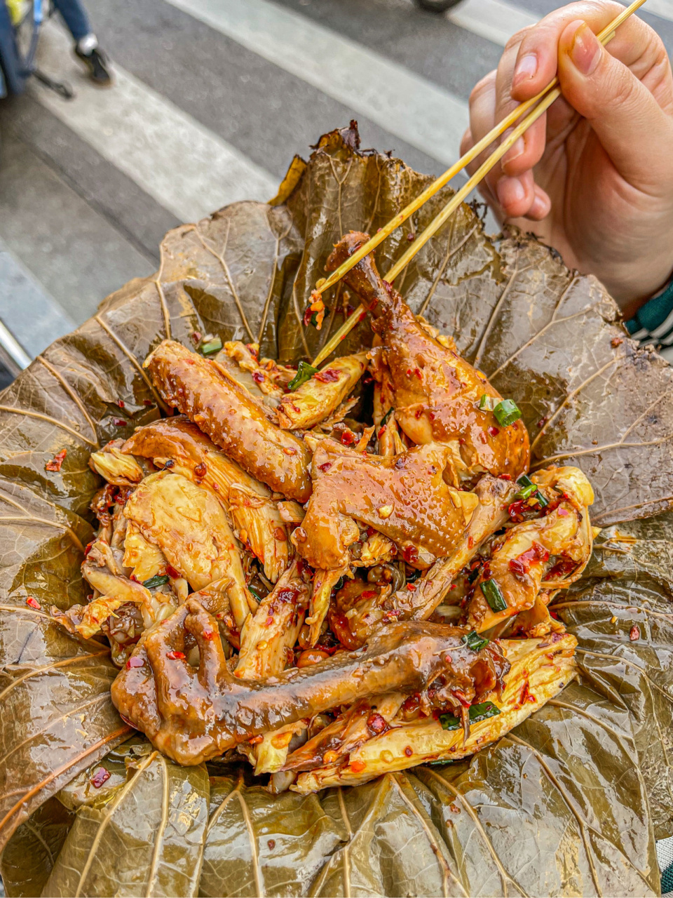 长沙荷花池巨巨巨好吃的荷叶竹筒鸡!