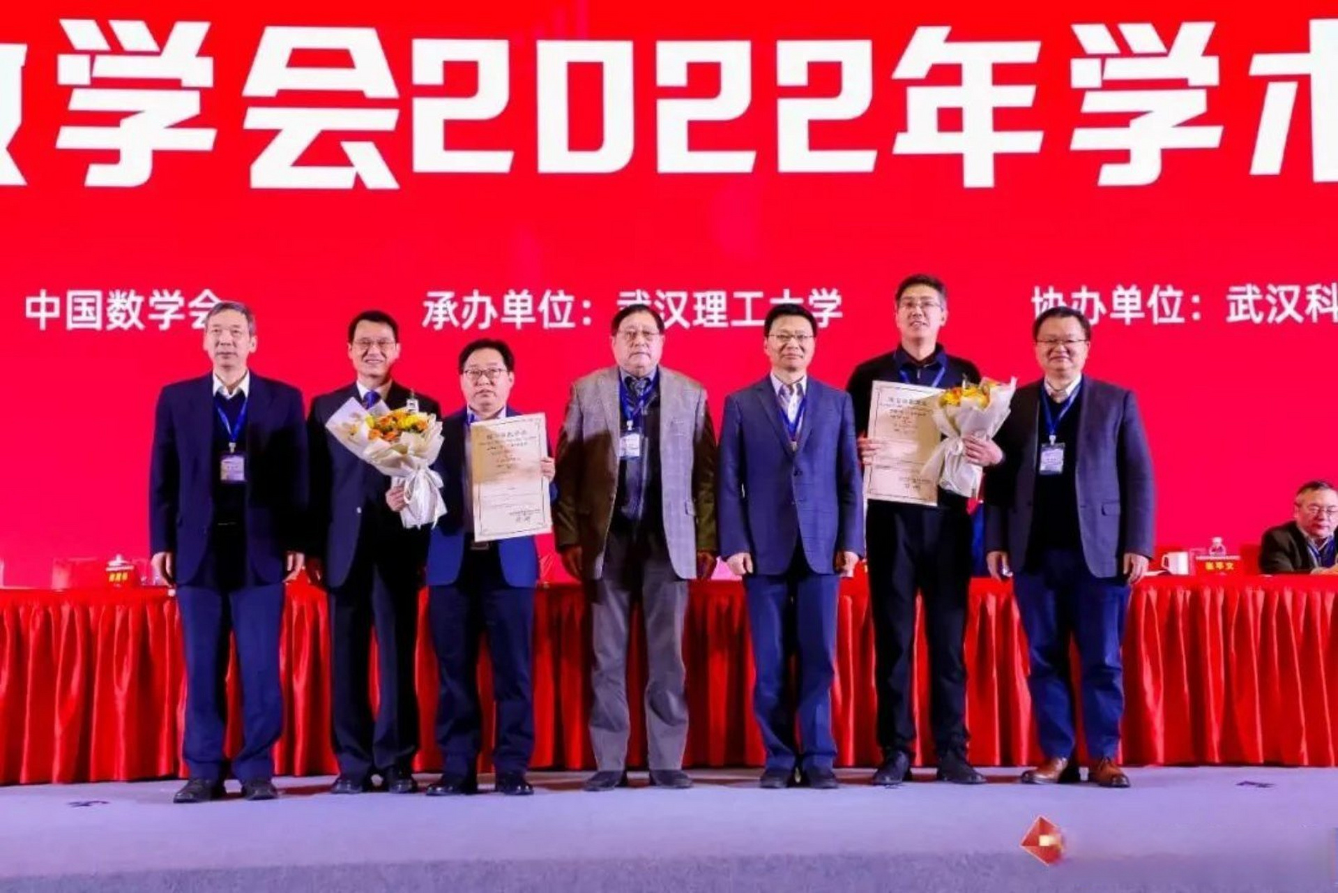 【北大刘若川教授,朱锦天博士分获中国数学会陈省身奖,钟家庆奖】近日