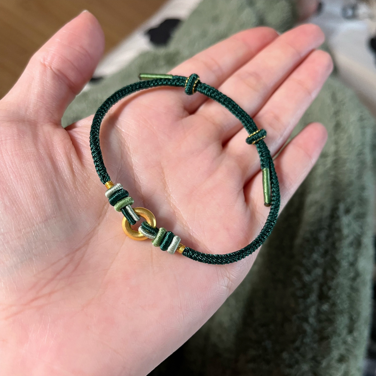 金色就该配绿色 金绿撞色黄金平安扣手绳,很简约但是很高级的一款手手