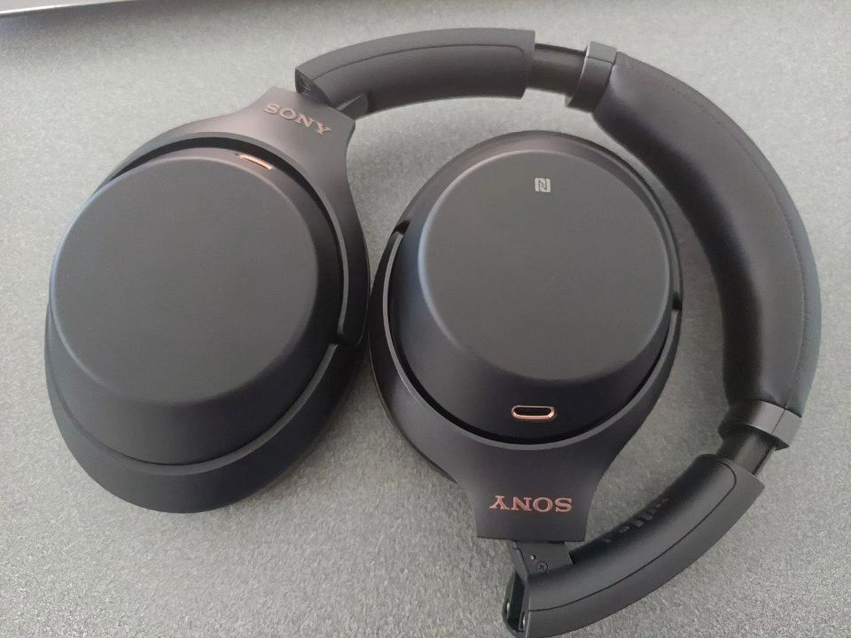 sony xm3基础使用方法 开机:长按电源键3秒(电源键