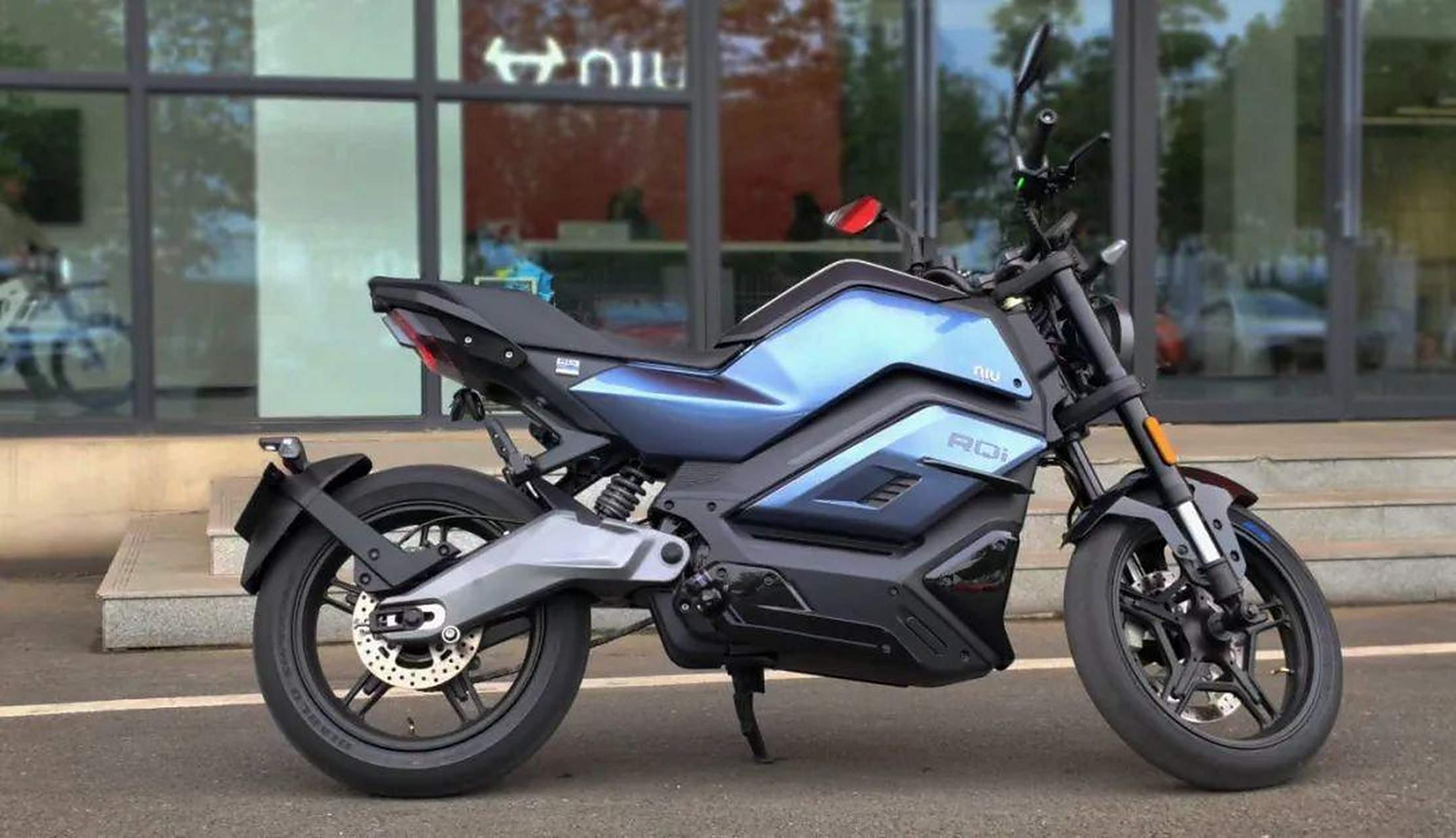 最高时速100km/h,"史上最快"小牛rqi电摩,售价29980起~  大家好,今天