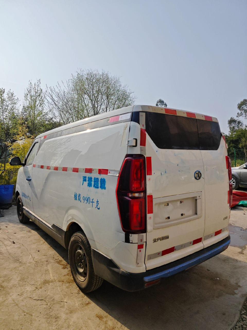 北汽ev5中面颜值当担 270续航里程,43度电池 东风御风em26中大面 42度