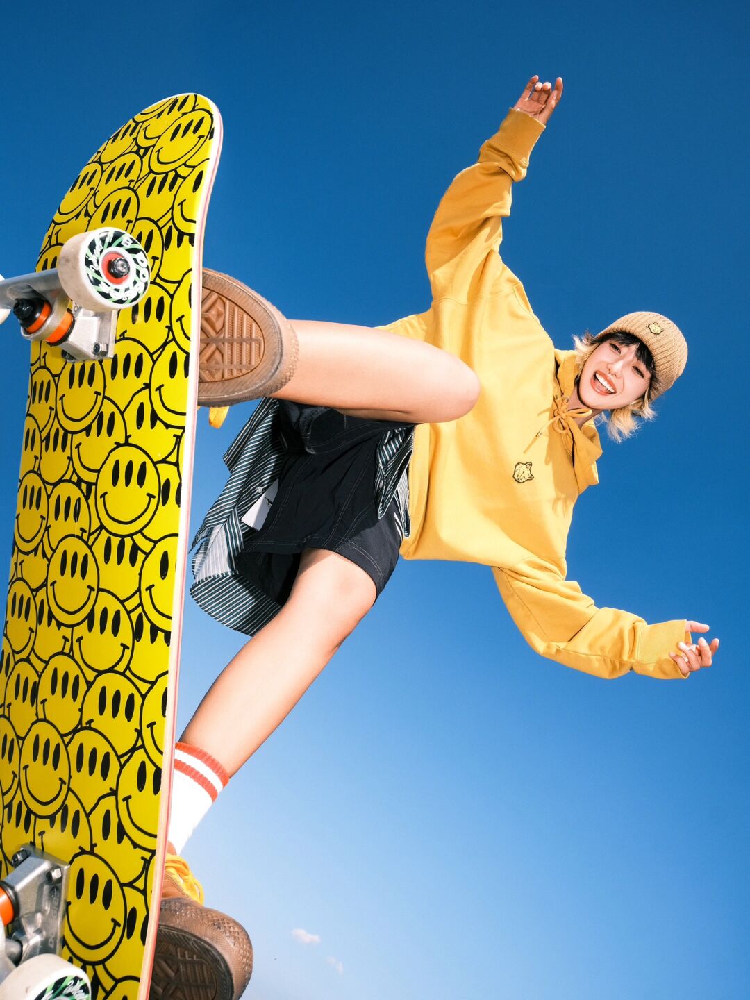 滑板玩滑板滑板女孩踩滑板送披萨的姑娘们电影广州街头的滑板少年