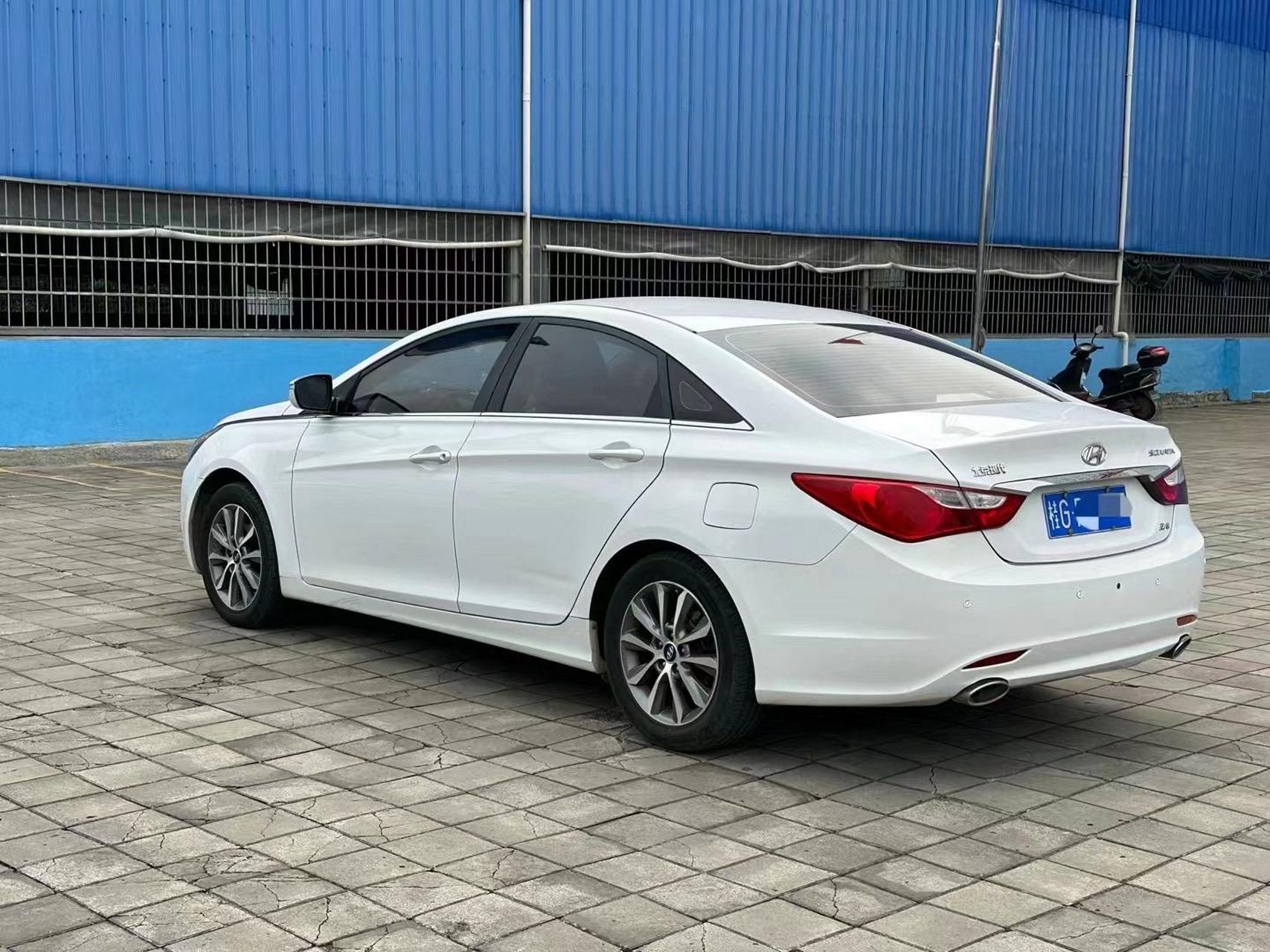 现代索八最美白色.2.0黄金排量版