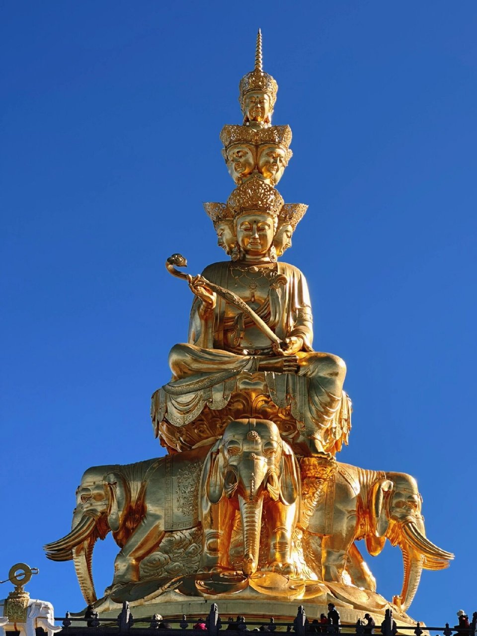 峨眉山普贤菩萨|十方普贤福佑安康 金顶是峨眉山寺庙和景点最集中的