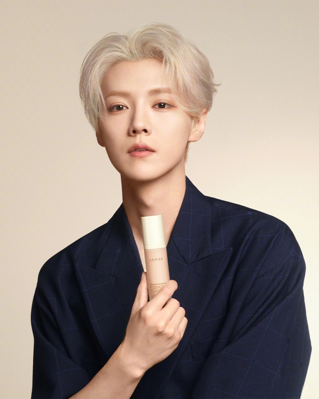 古驰玩妆粉底液,助力gucci,品牌代言人鹿晗@鹿晗 ,打造24h柔雾丝绒肌