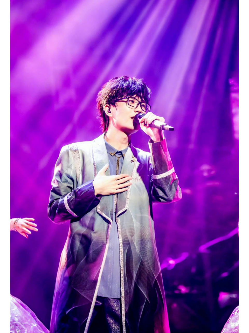 许嵩2023年新巡演 vae2023年新的巡演正在筹备中记得初识vae是在08年