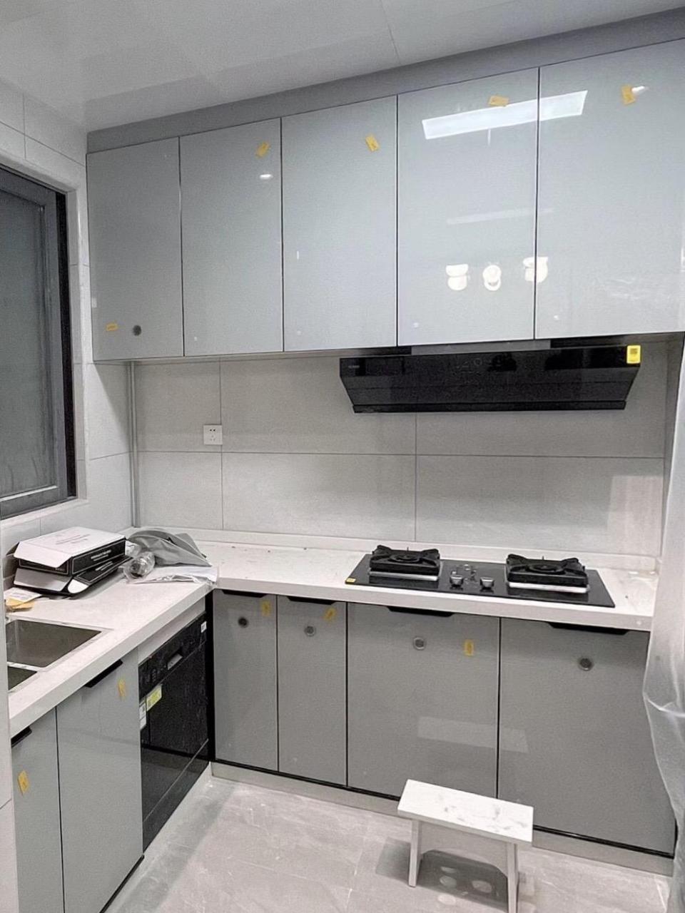 厨房橱柜,定制金刚门 优点:防水防潮,防虫蛀,易打理.