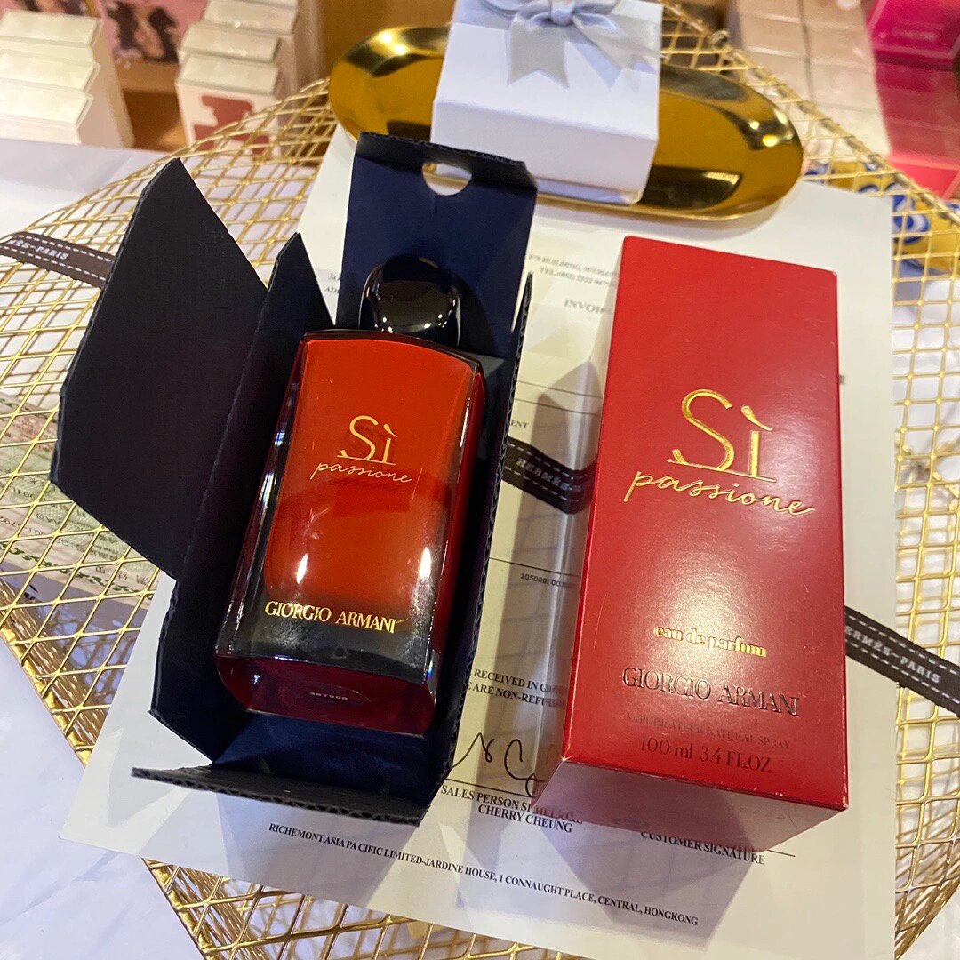 阿玛尼挚爱红瓶香水