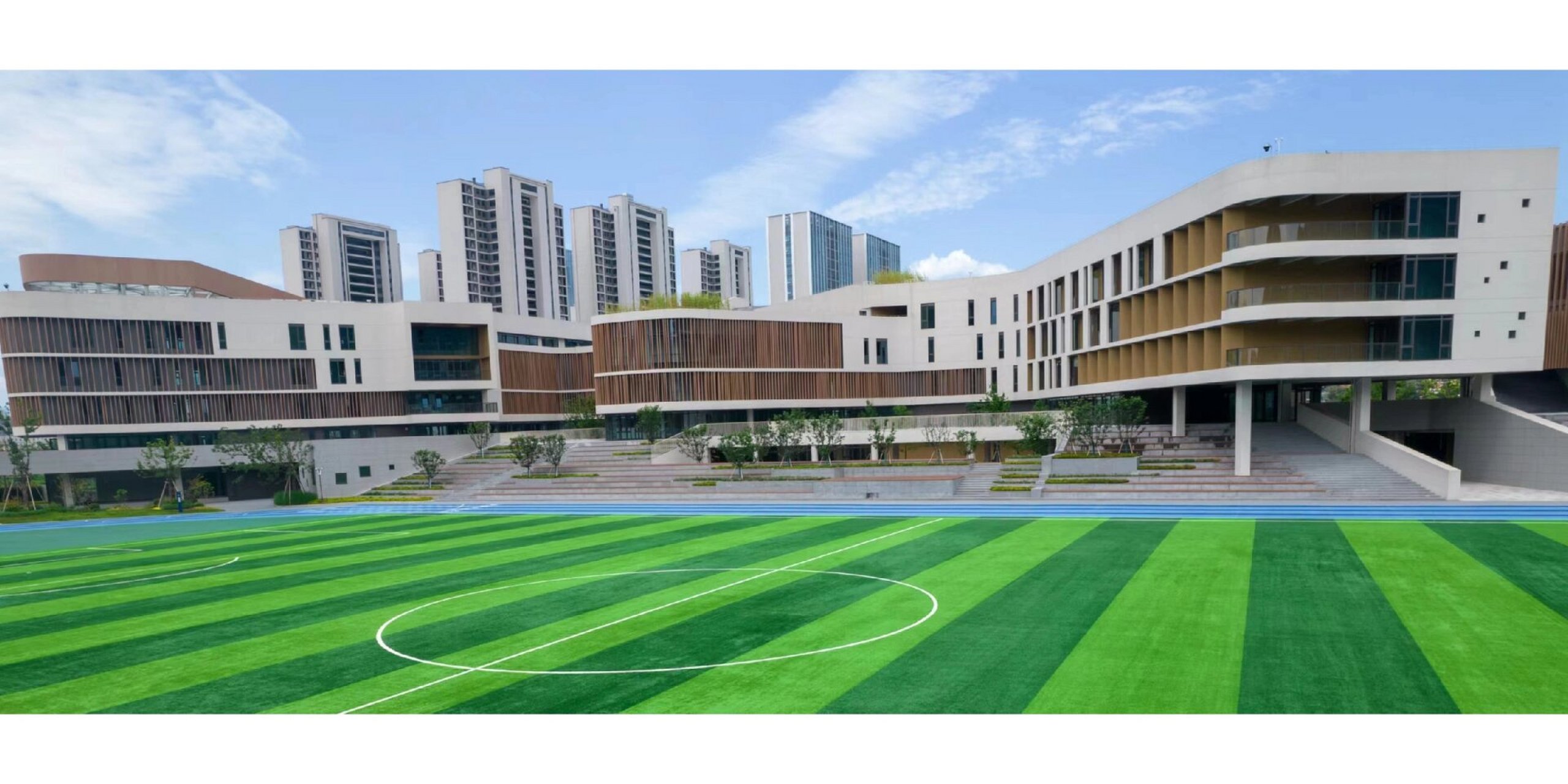 温州慧中公学中学部 学校操场全景