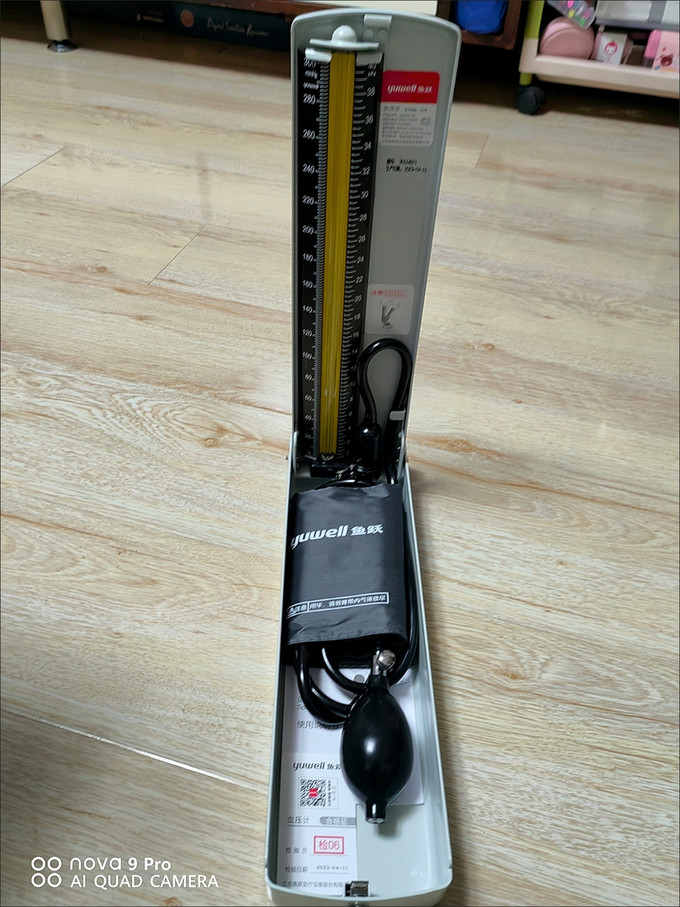 鱼跃水银血压计家用台式血压仪器老人臂式手动测量血压医用血压仪