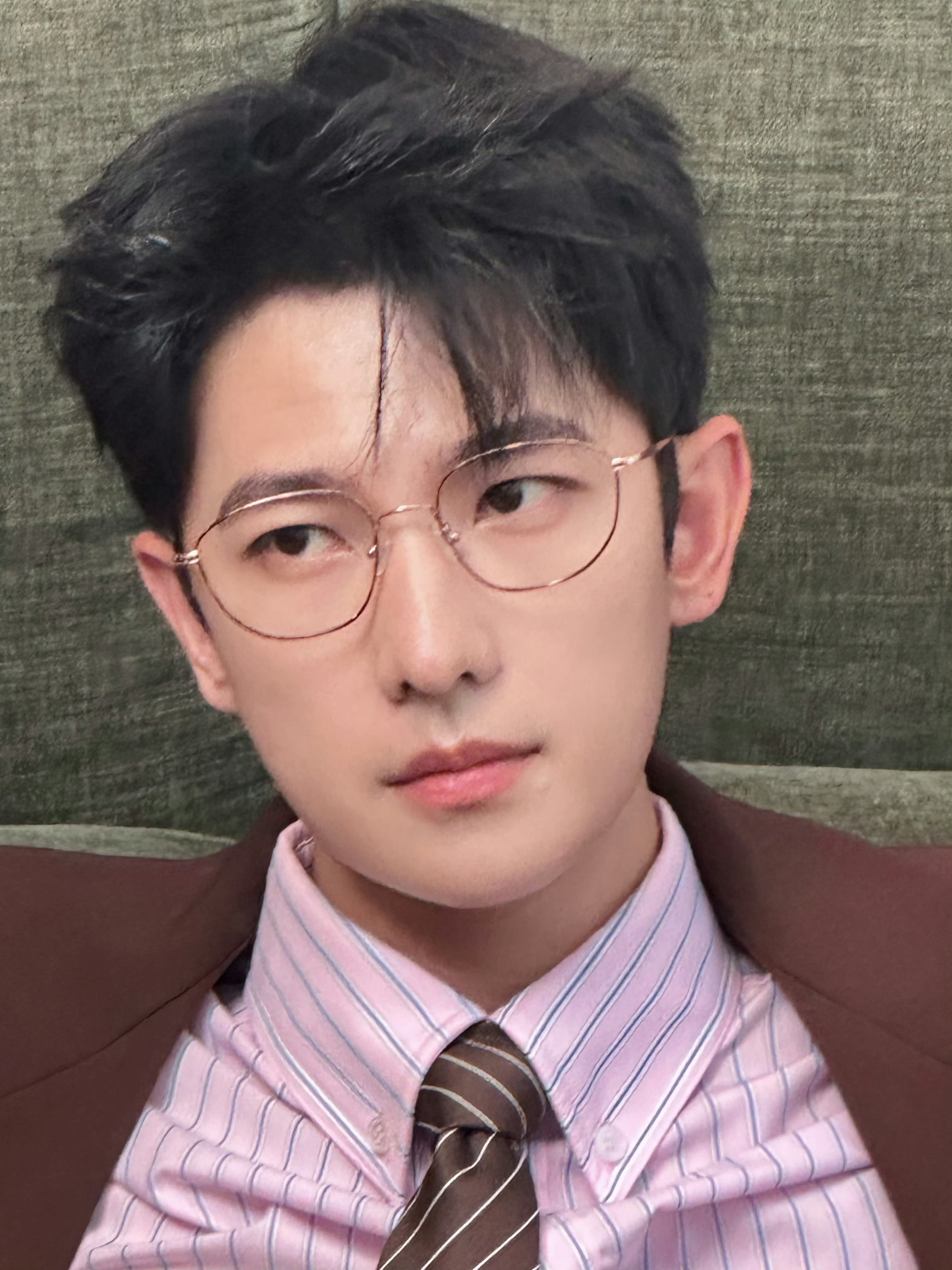 就把金丝眼镜焊在杨洋杨洋 的脸上吧只要有活动就会