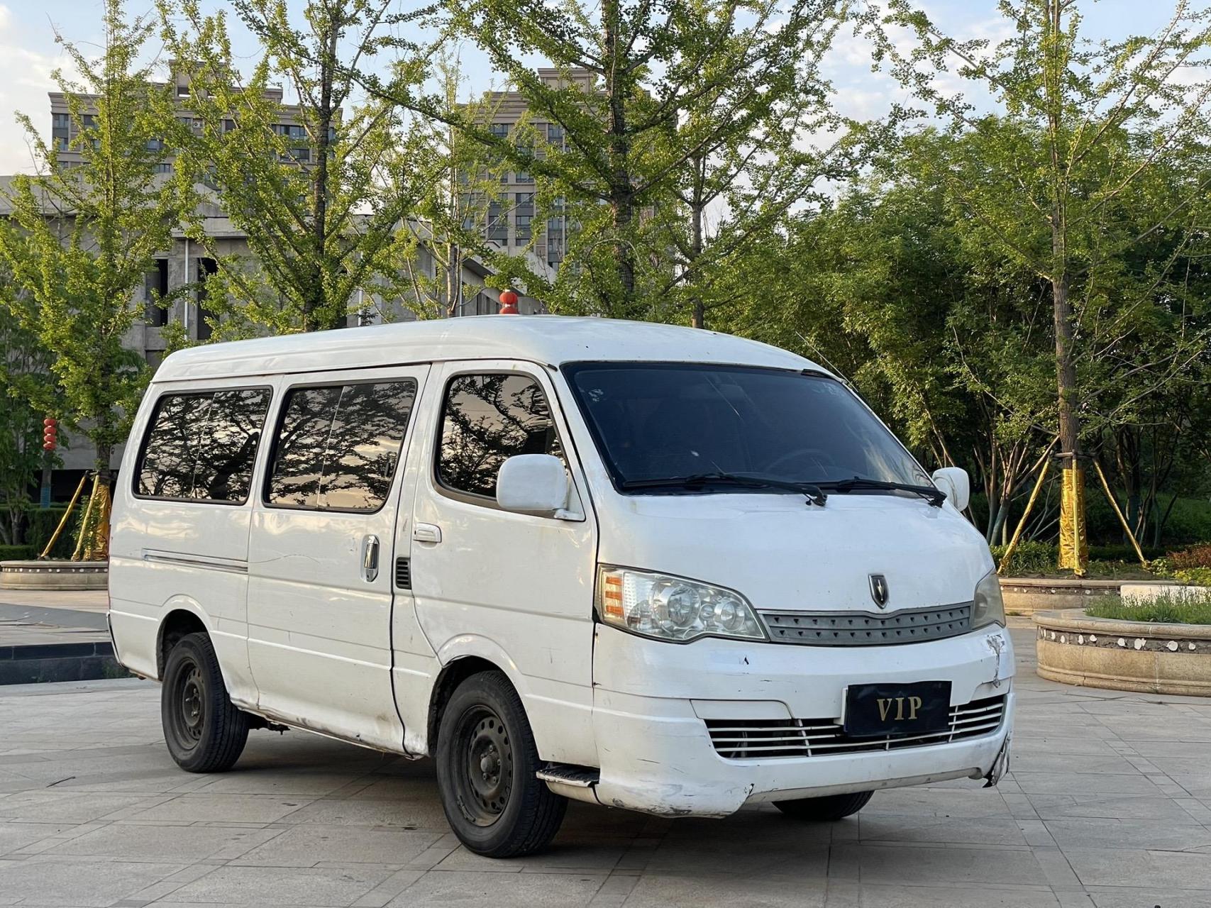 面包车 新到11年金杯海狮高顶9坐大库房一台,全款5888不讲,保险十月份